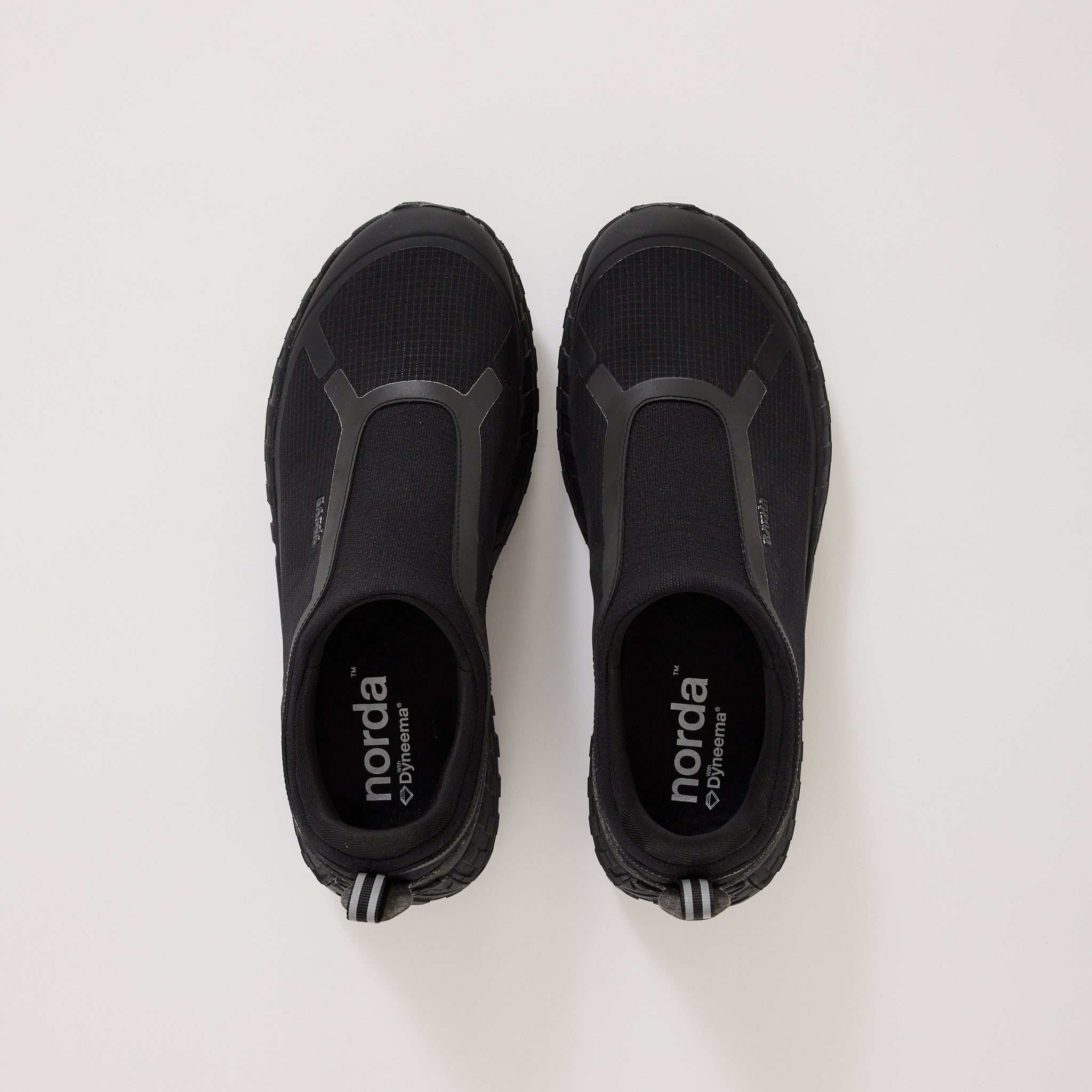 Norda 003 Pitch Black