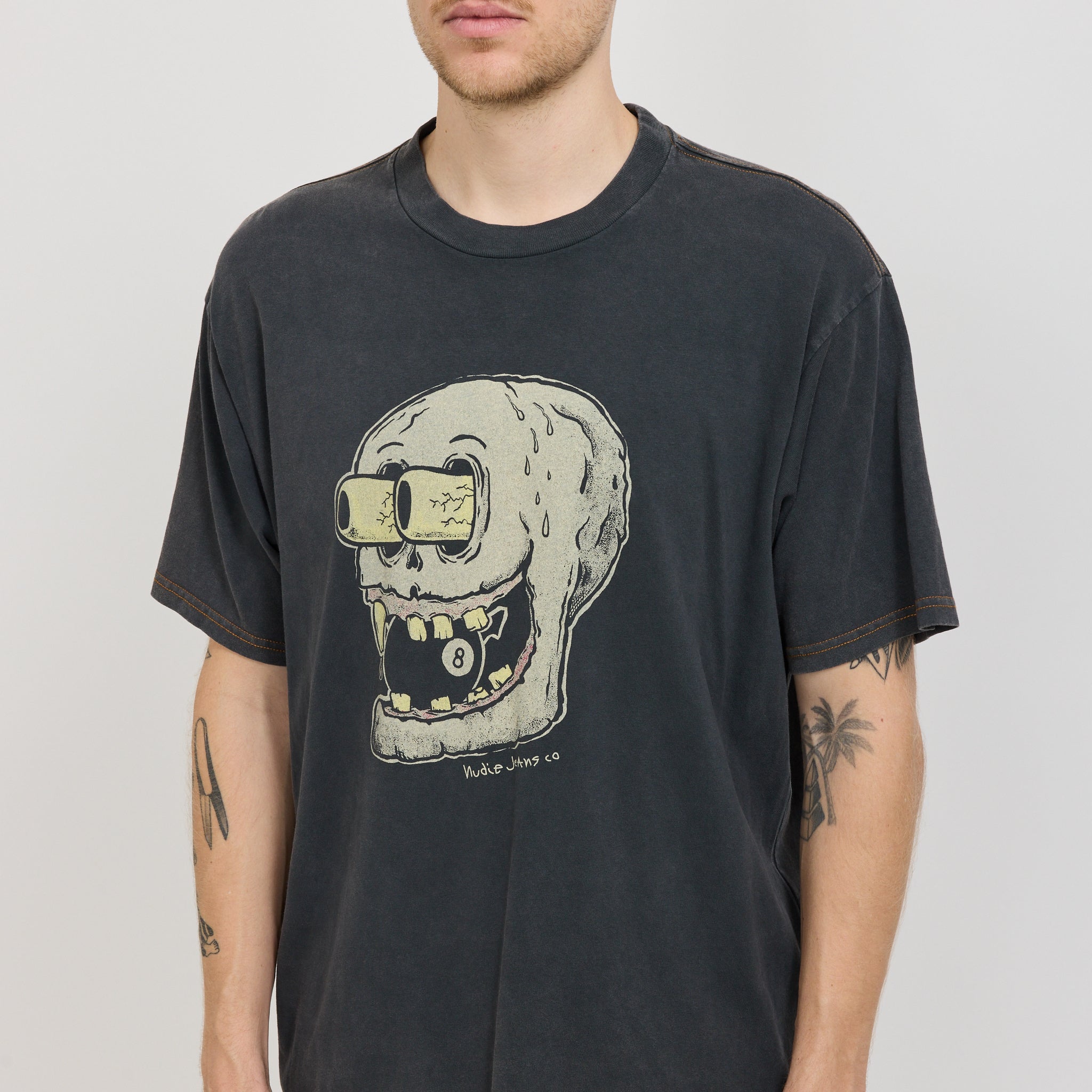 Nudie Jeans Co. | Koffe 8 Ball T-Shirt Antracite | Maplestore
