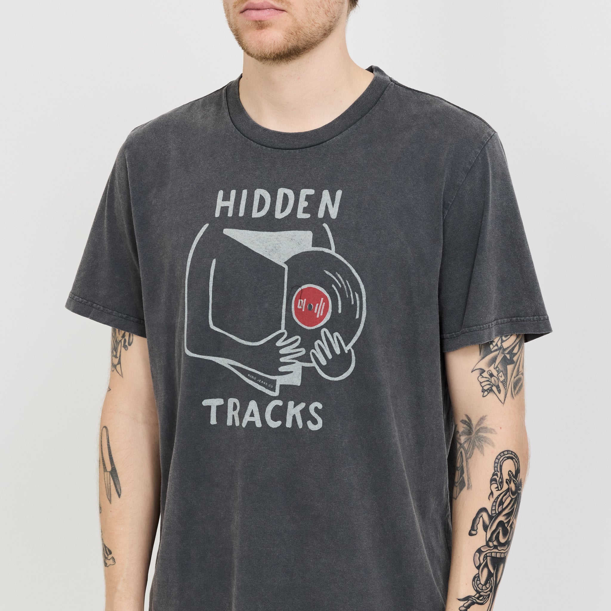 Nudie Jeans Co. | Roy Hidden Track T-Shirt Antracite | Maplestore