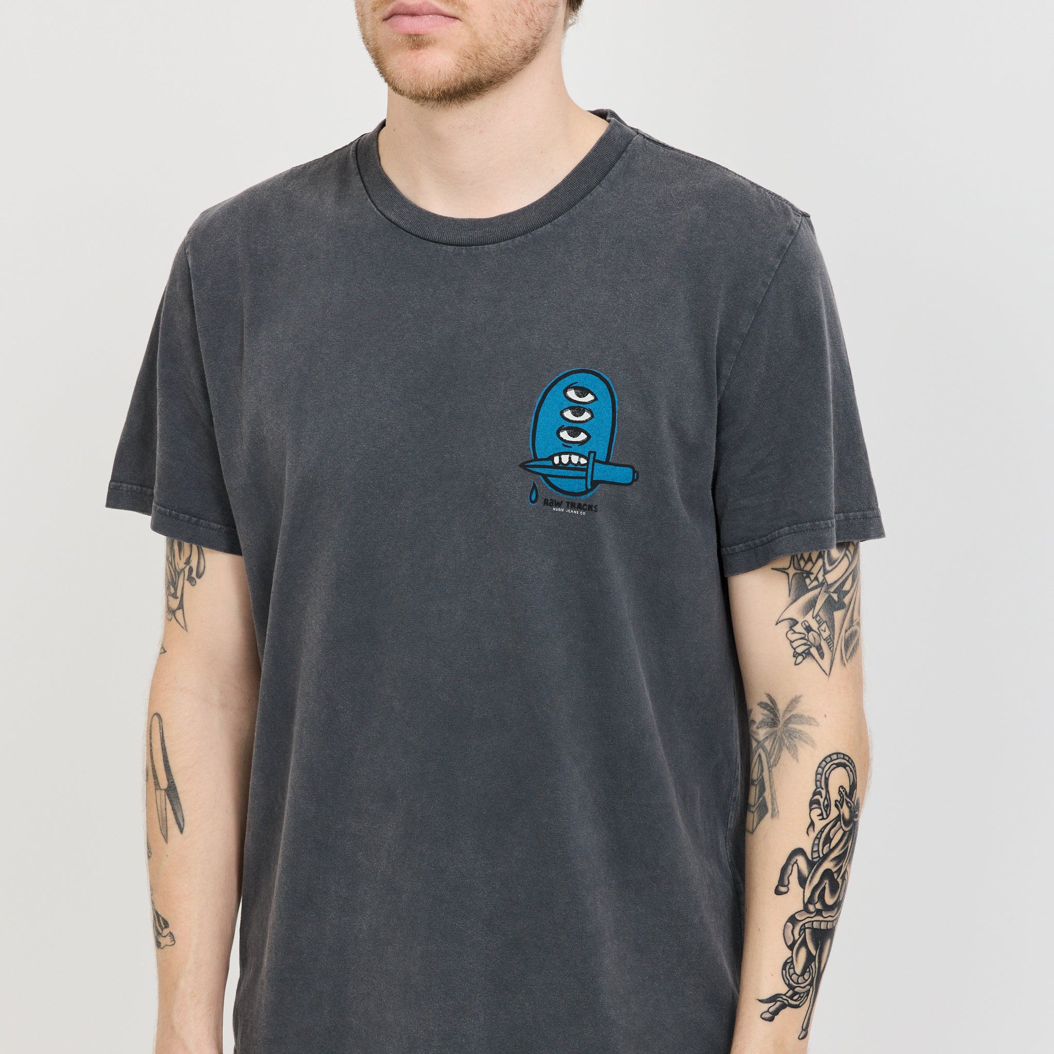 Nudie Jeans Co. | Roy Raw Tracks T-Shirt Antracite | Maplestore