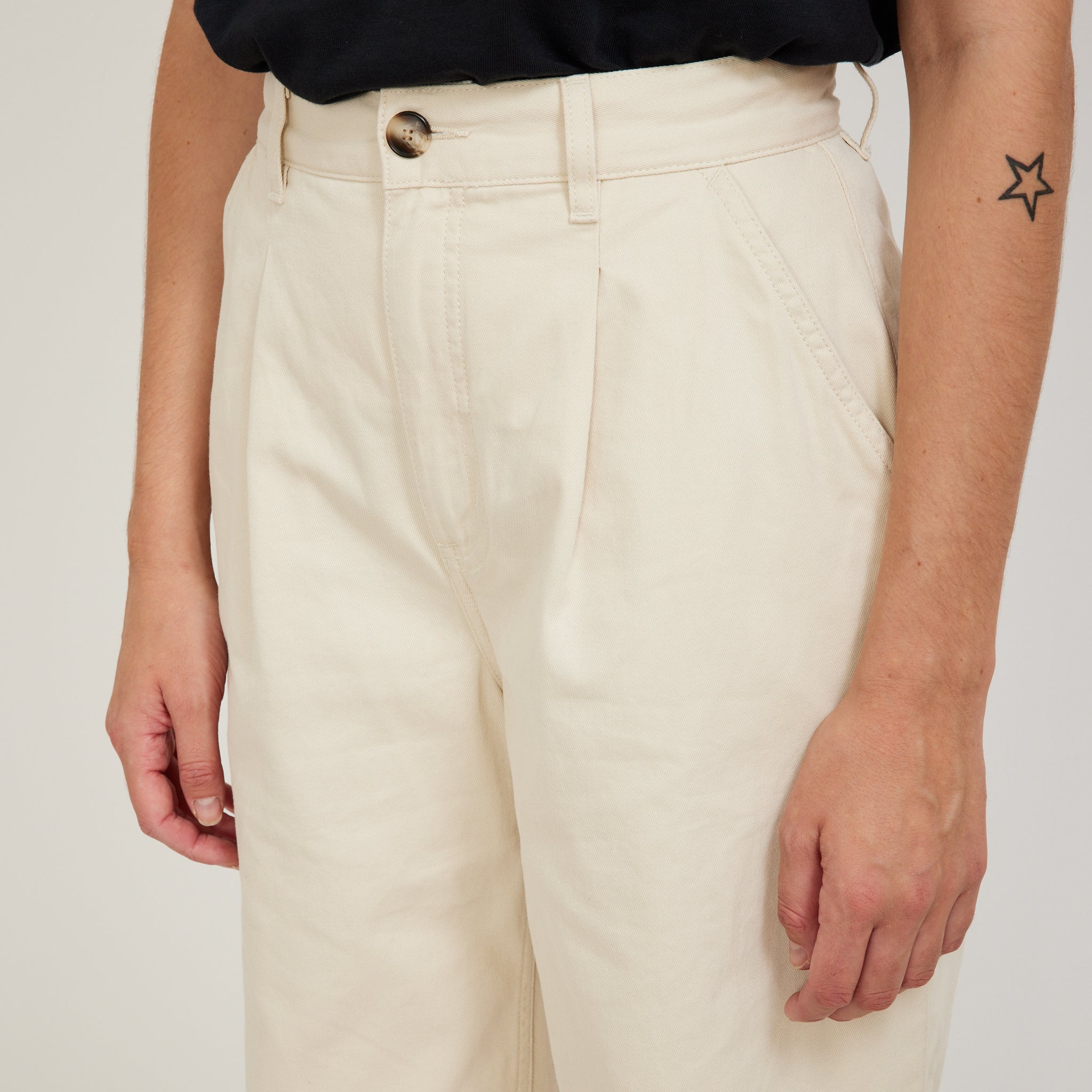 Nudie Jeans Co. | Suki Workwear Sailor Pants Ecru | Maplestore