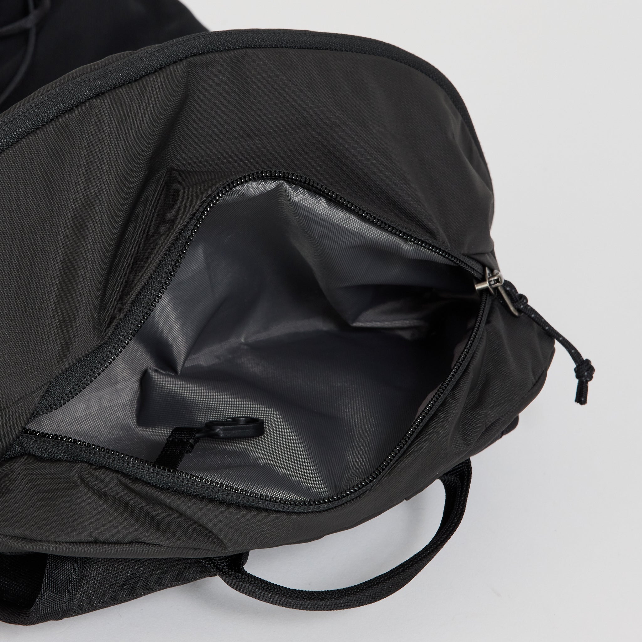 Terravia Pack 14L Black
