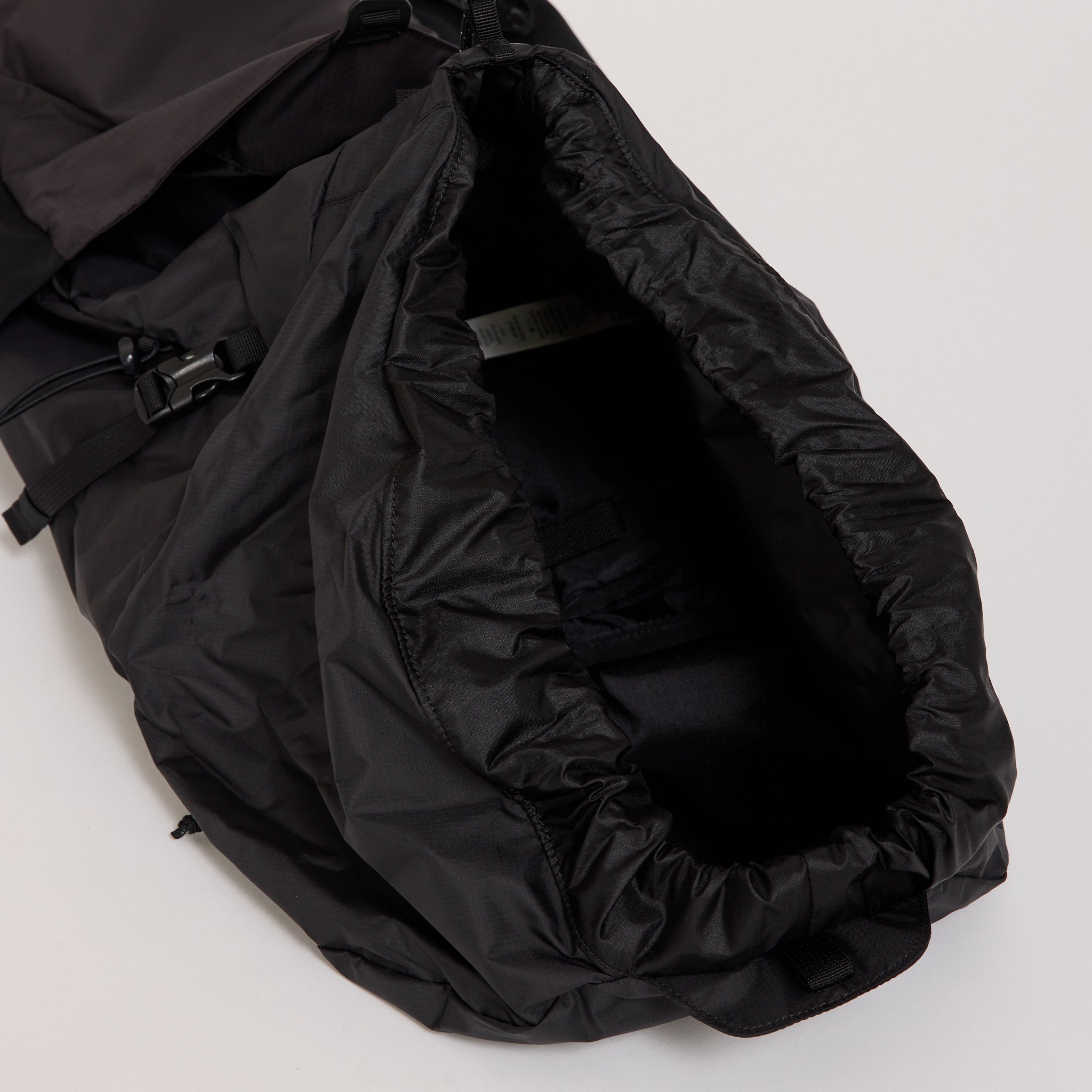 Terravia Pack 28L Black
