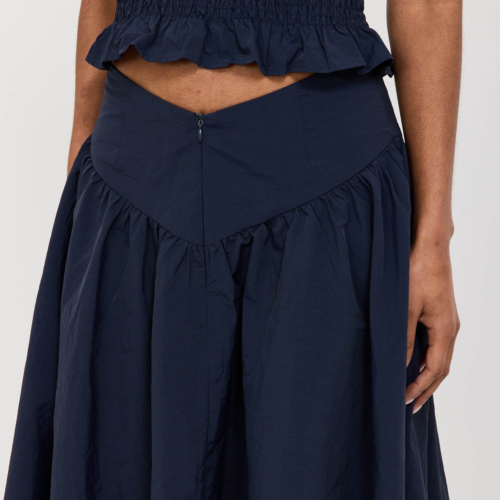Peachy Den | Deba Midi Skirt Midnight | Maplestore