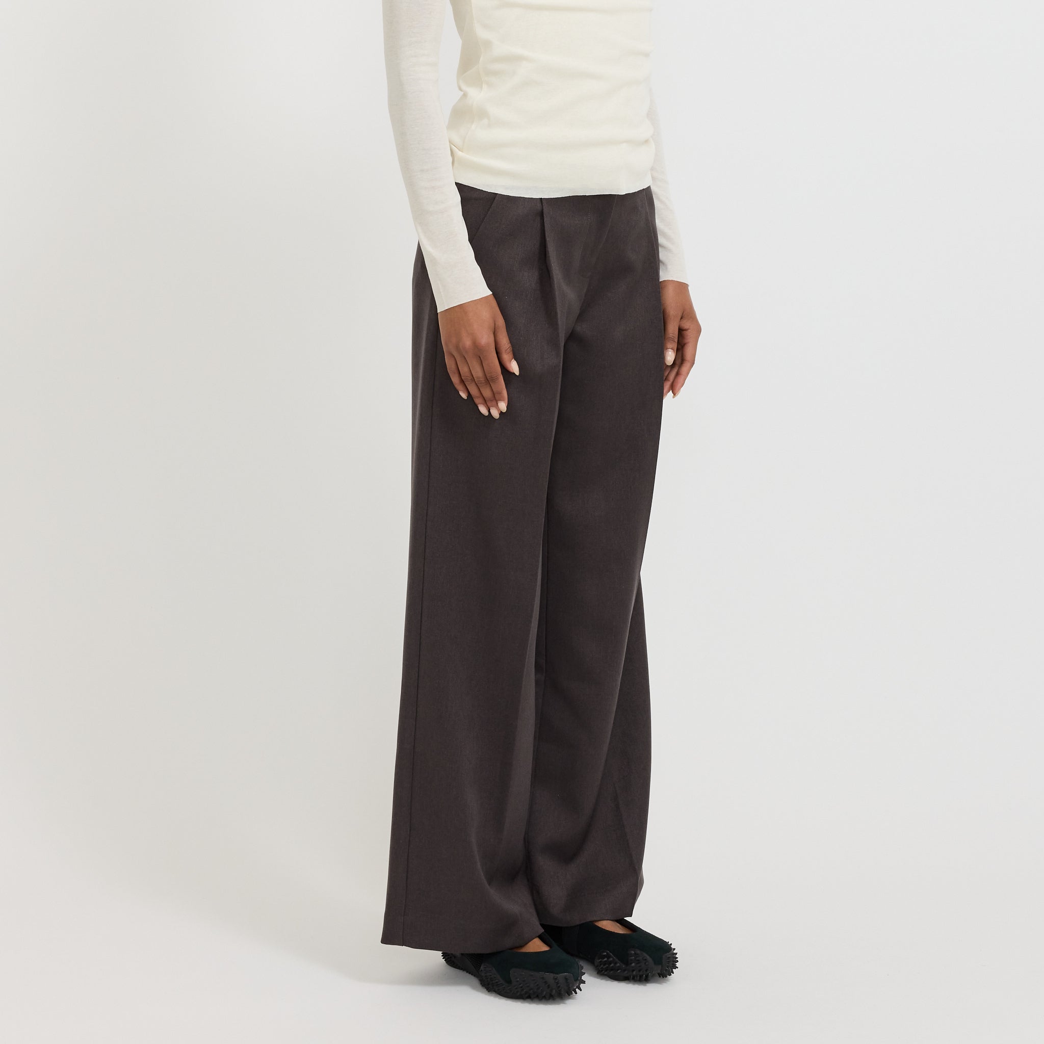 Permanent Vacation | Response Trousers Carbon | Maplestore