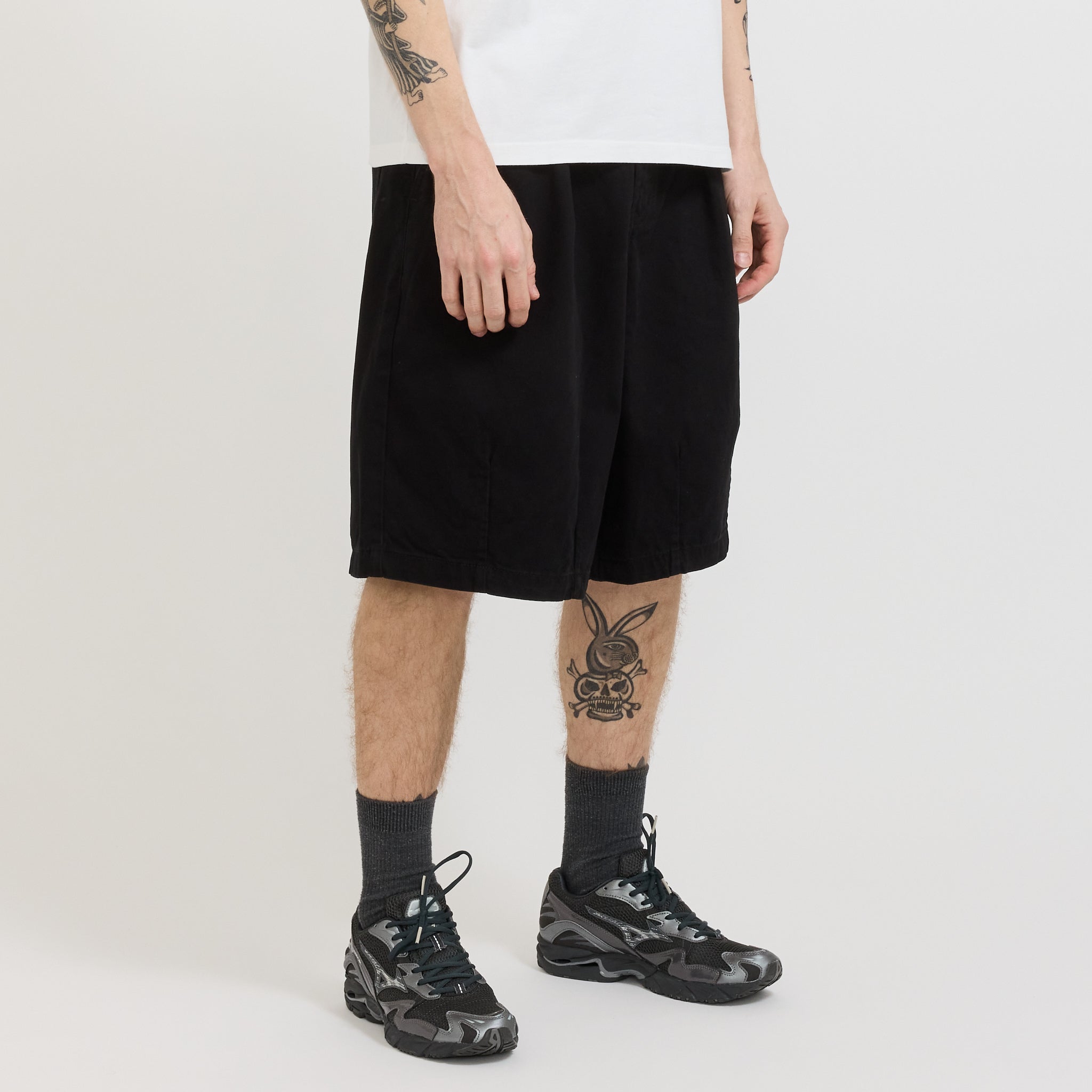 Pseushi | Pleated Balloon Shorts Black | Maplestore