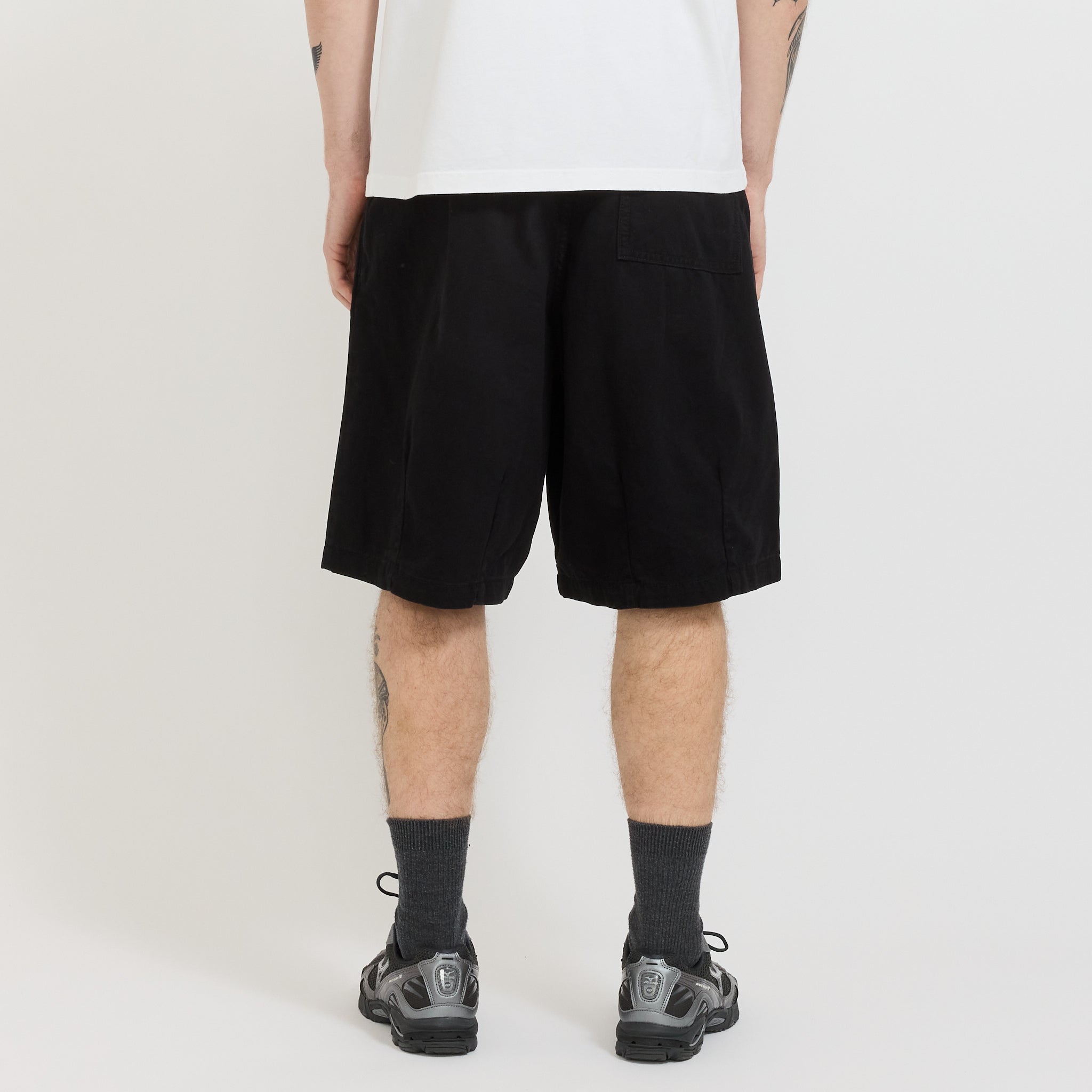 Pseushi | Pleated Balloon Shorts Black | Maplestore