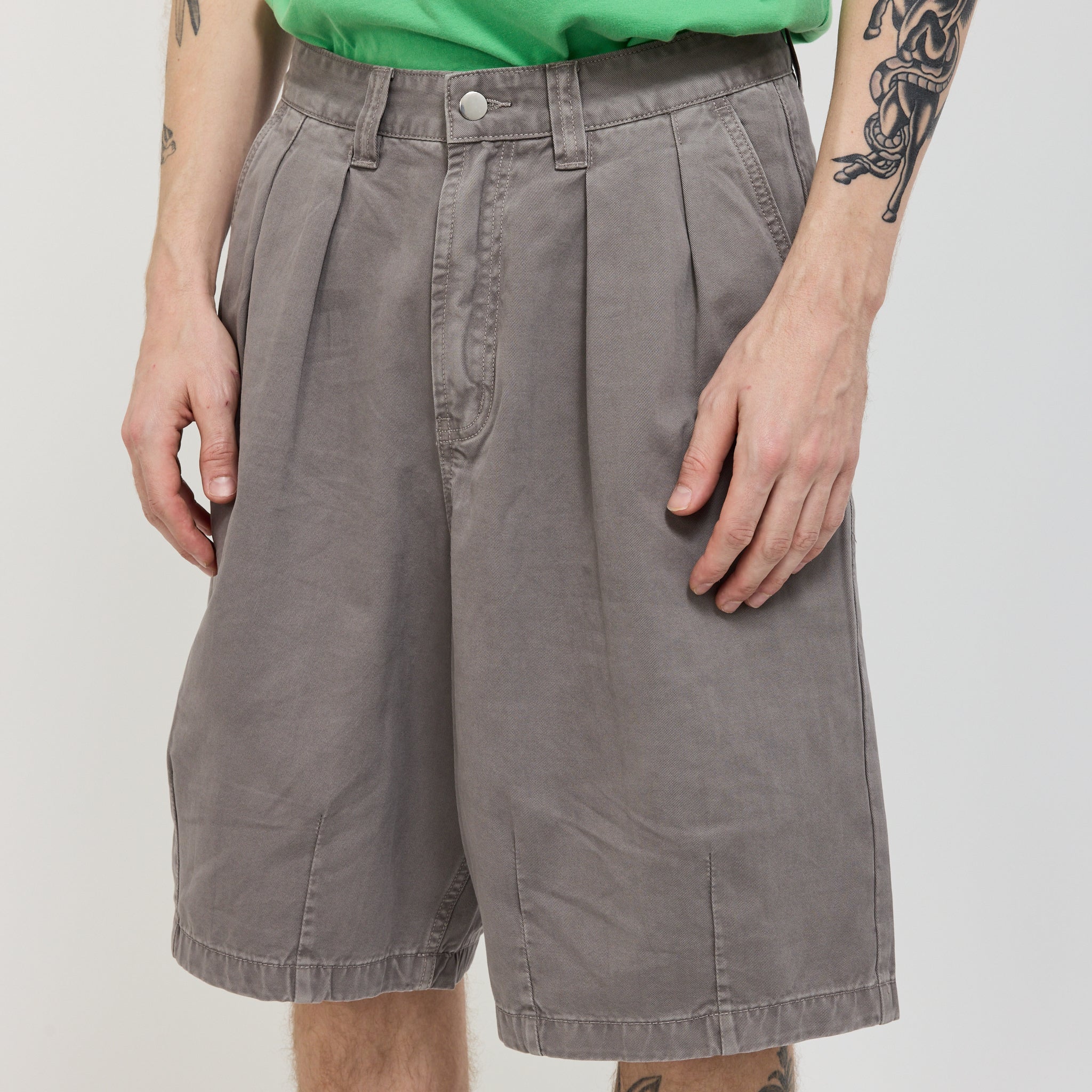 Pseushi | Pleated Balloon Shorts Grey | Maplestore