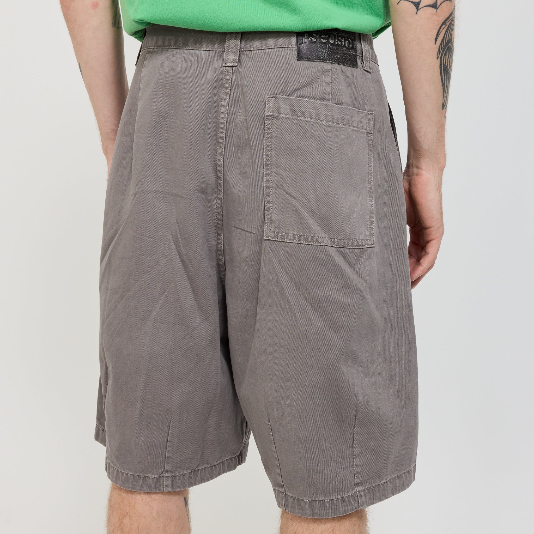 Pseushi | Pleated Balloon Shorts Grey | Maplestore