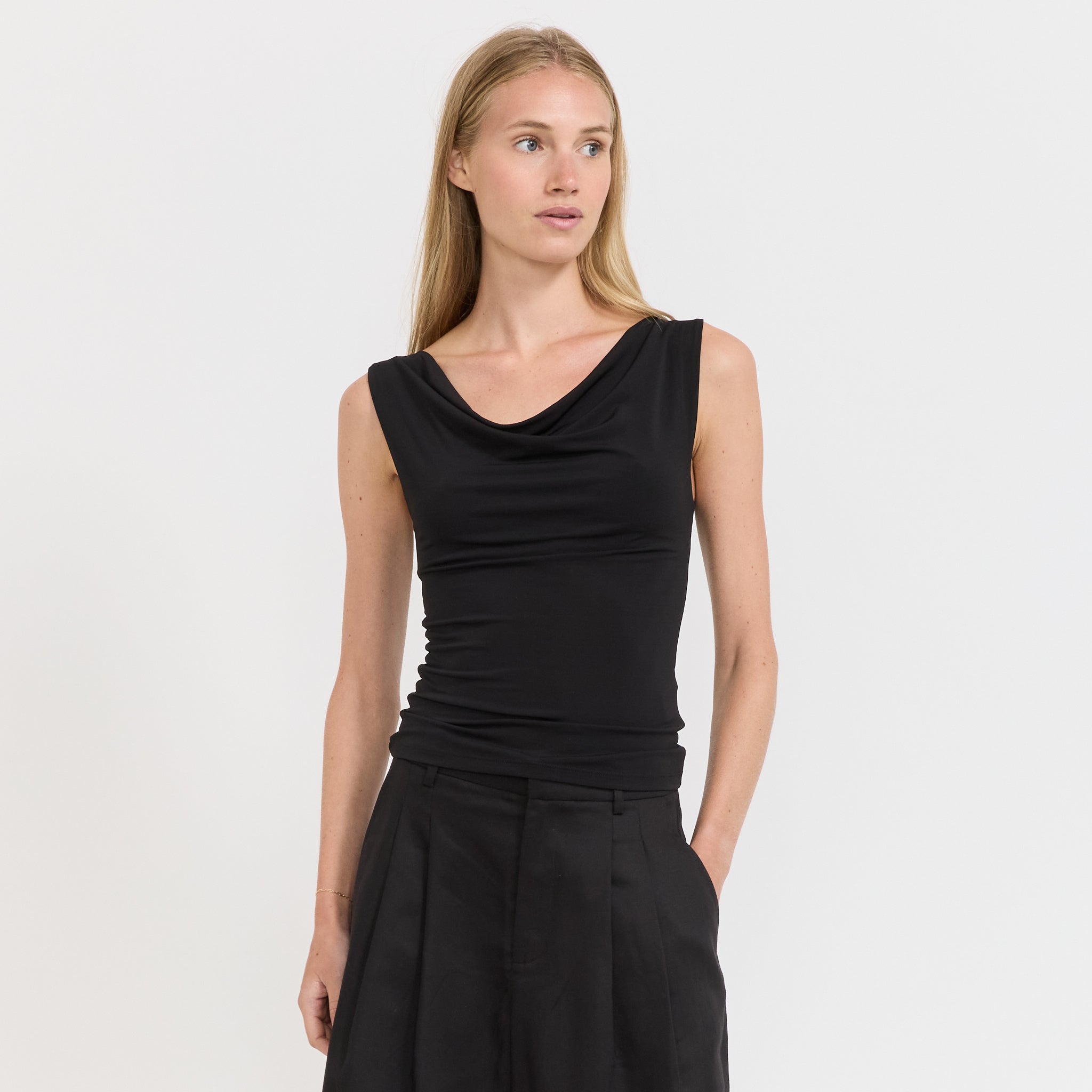 Permanent Vacation | Debut Tank Black | Maplestore