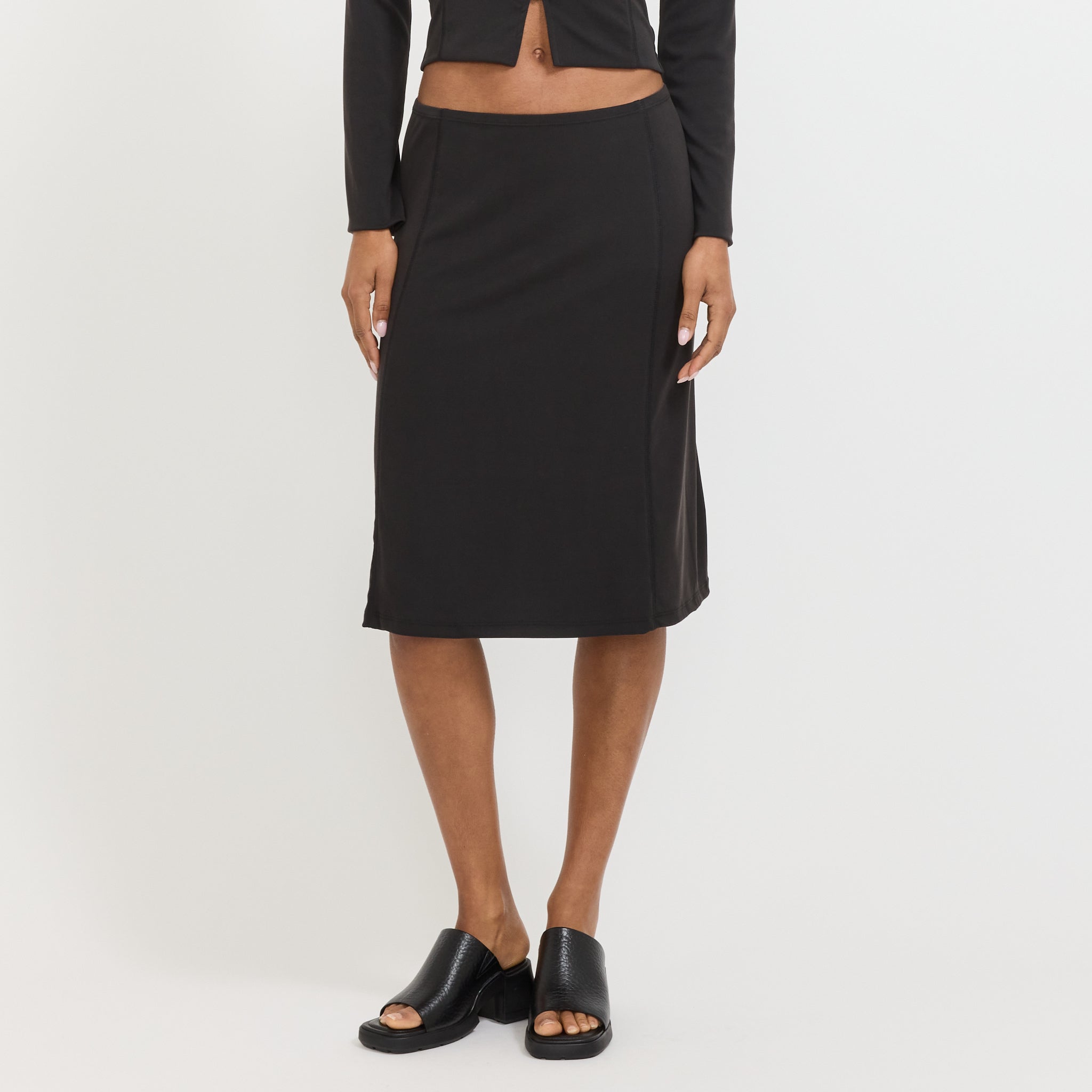 Resonance Skirt Black