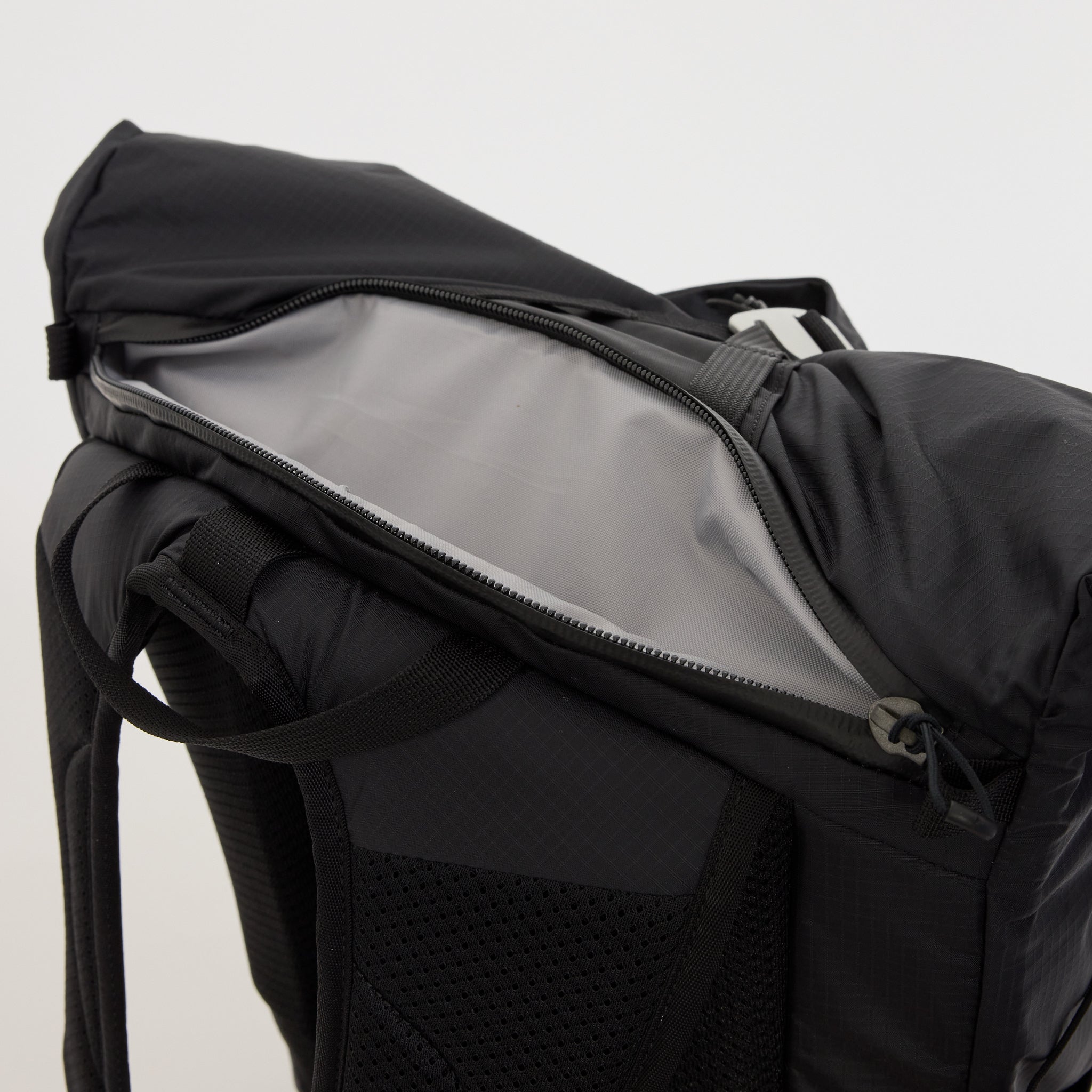 Salomon | ACS Daypack 20 Black | Maplestore