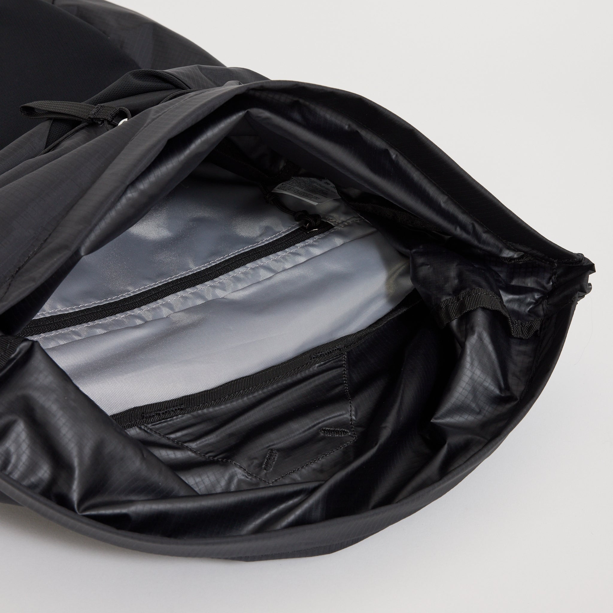 Salomon | ACS Daypack 20 Black | Maplestore