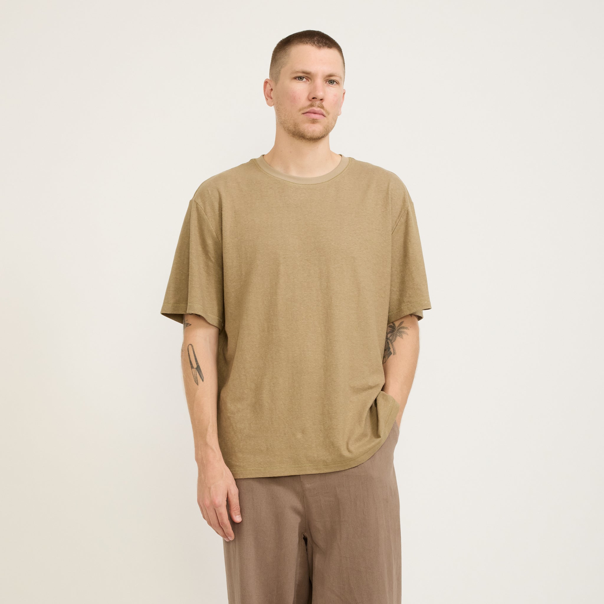 Satta | Flatlock Tee Light Olive | Maplestore