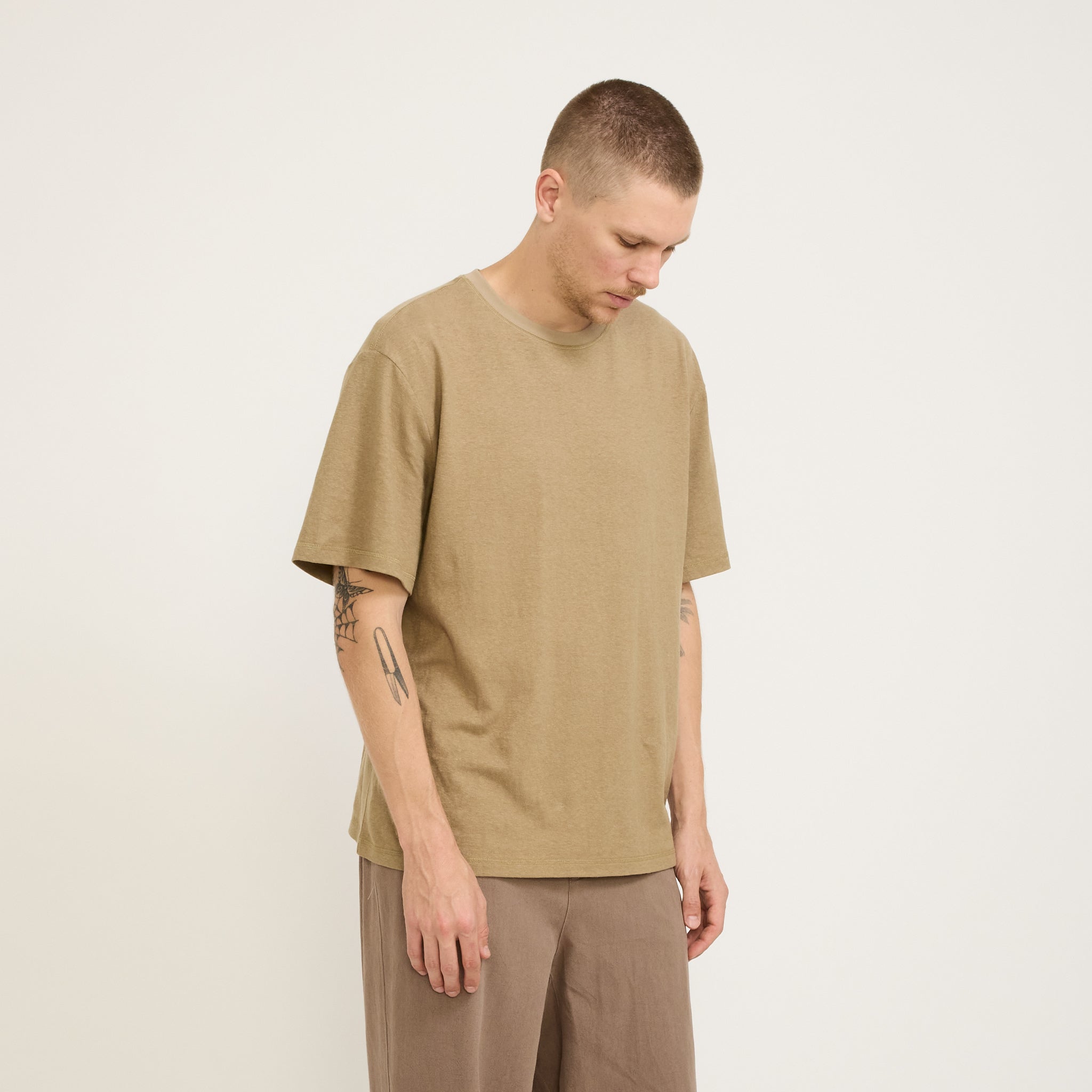 Satta | Flatlock Tee Light Olive | Maplestore