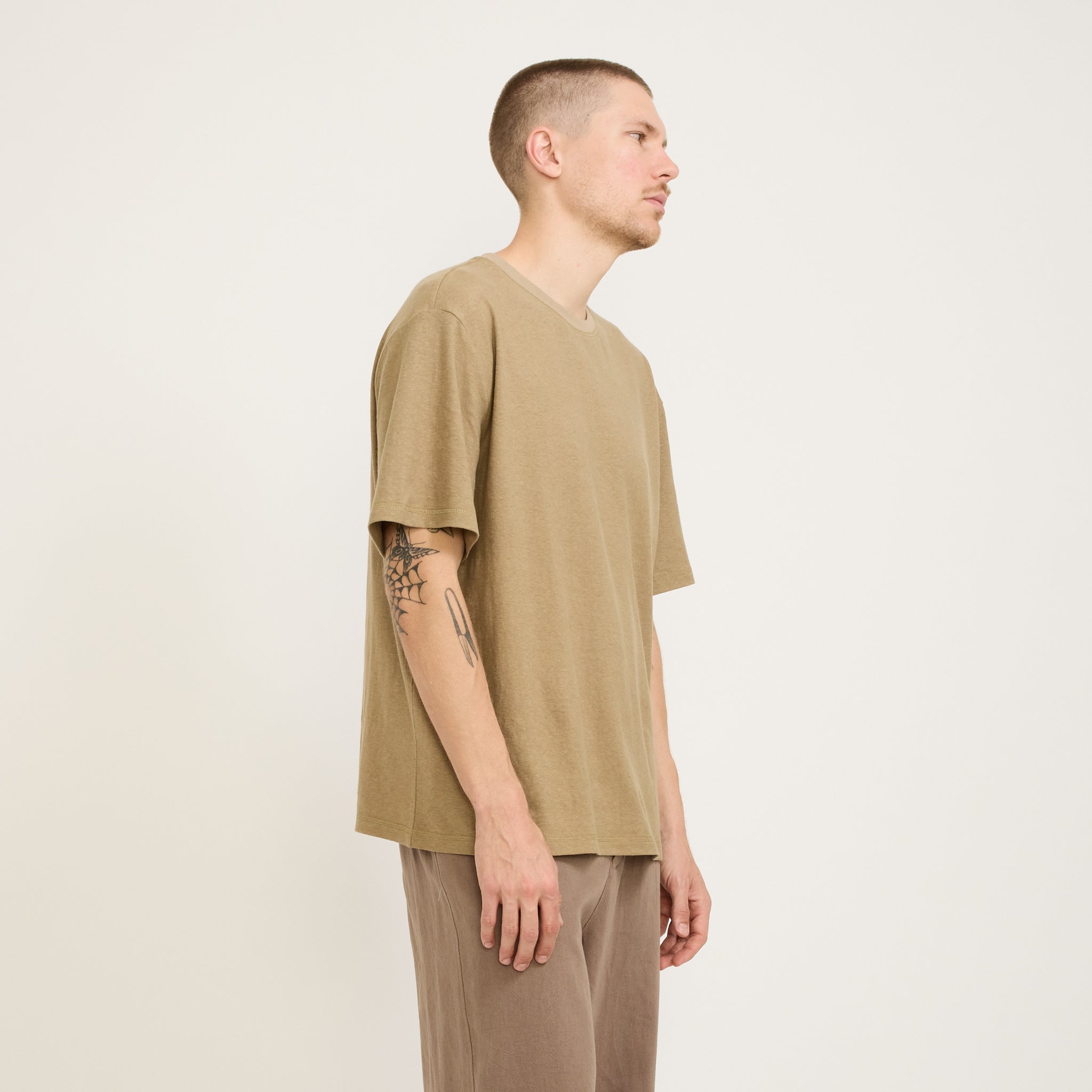 Satta | Flatlock Tee Light Olive | Maplestore