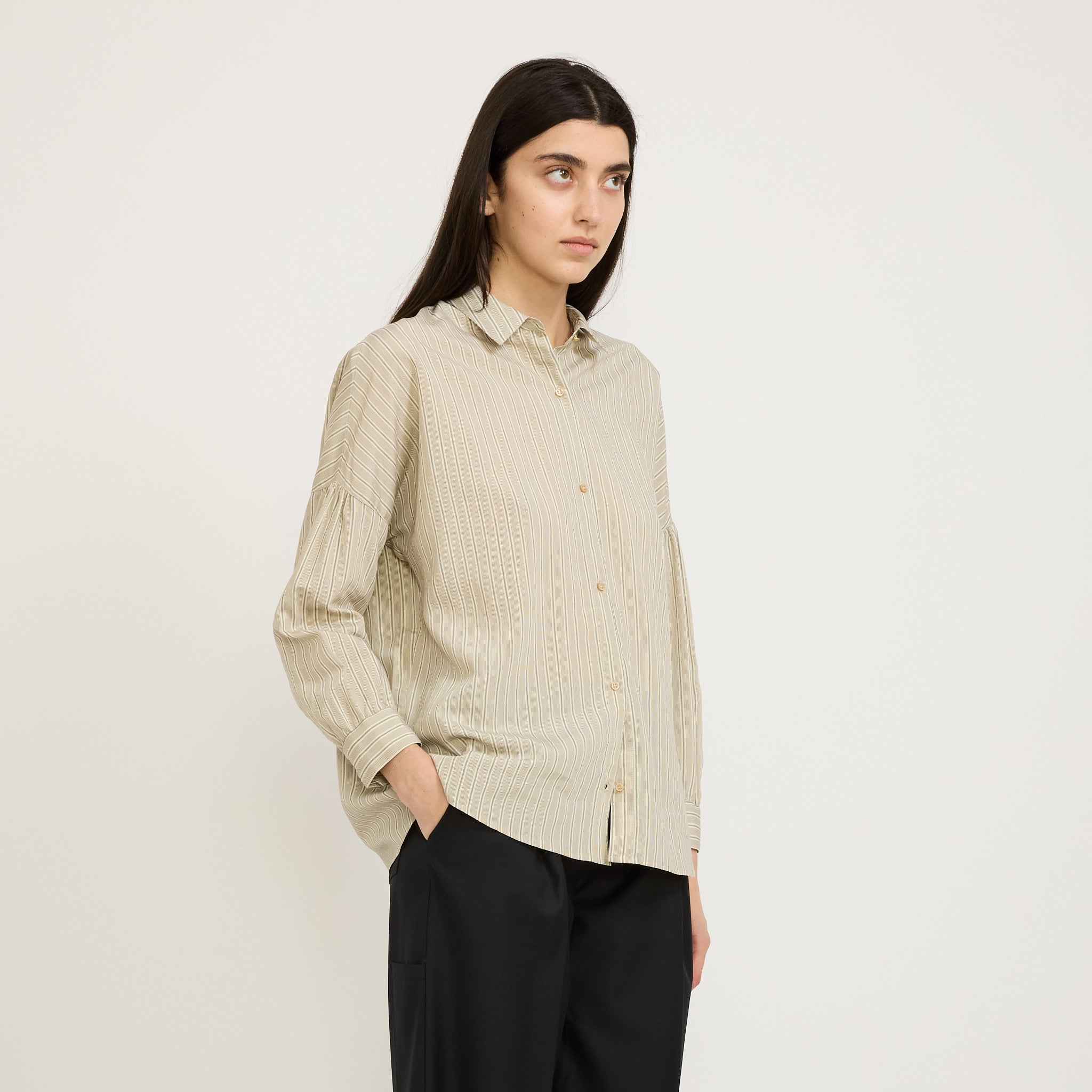 Sessun | Botan Wide Shirt Whistone | Maplestore