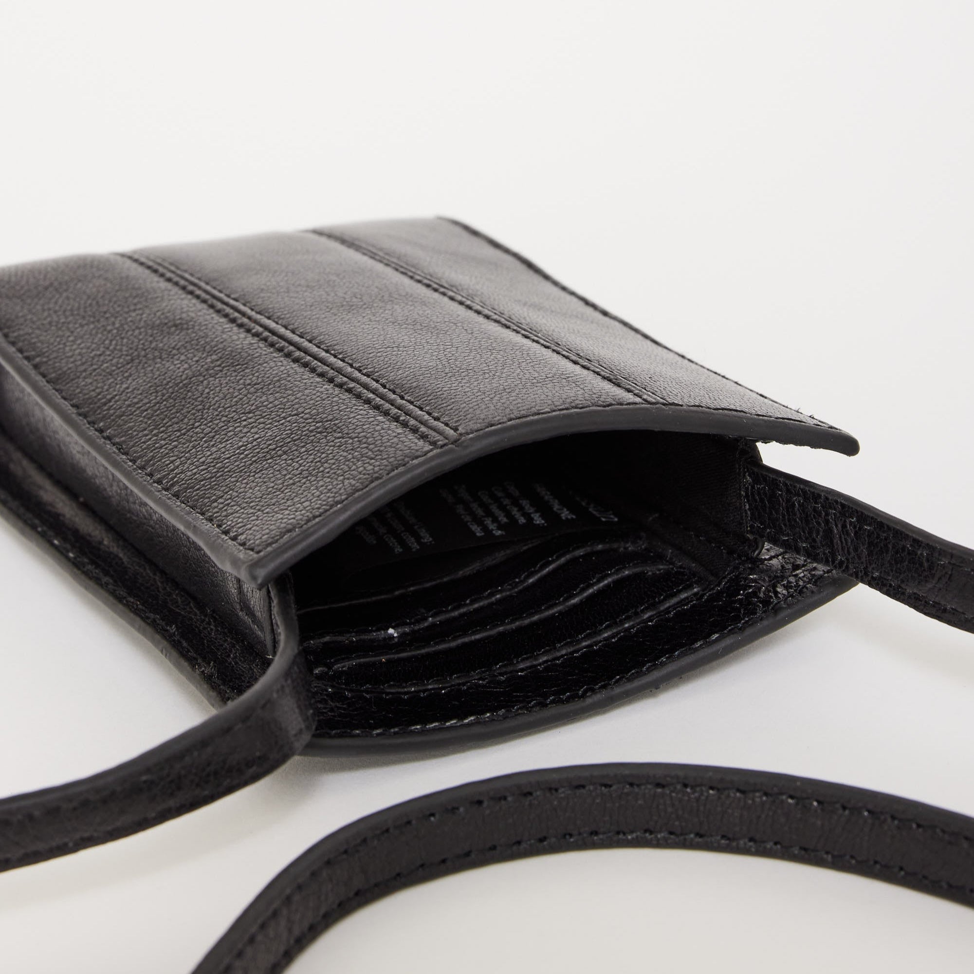 Sessun | Faraphone Bag Black Leather | Maplestore
