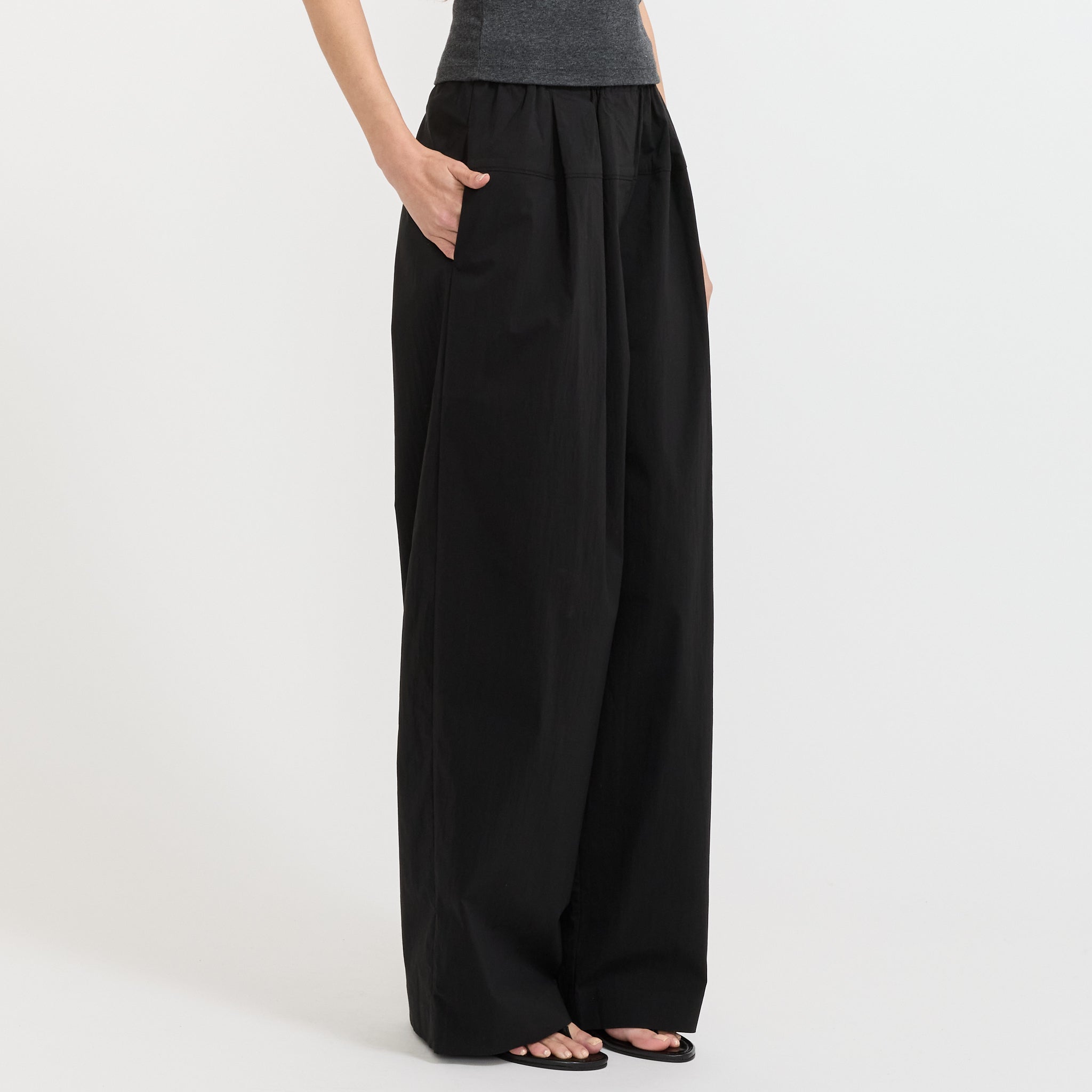 Relaxed Pleat Pants Black