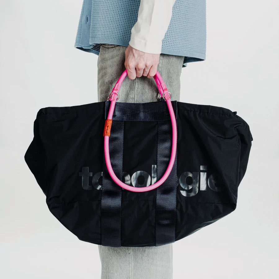 Topologie | Summit Duffle Medium Black Tech Sateen | Maplestore