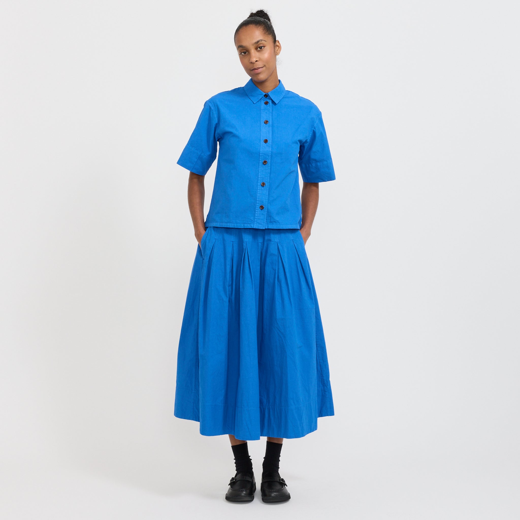 Toast | Pleated Cotton Linen Poplin Skirt Enamel Blue | Maplestore