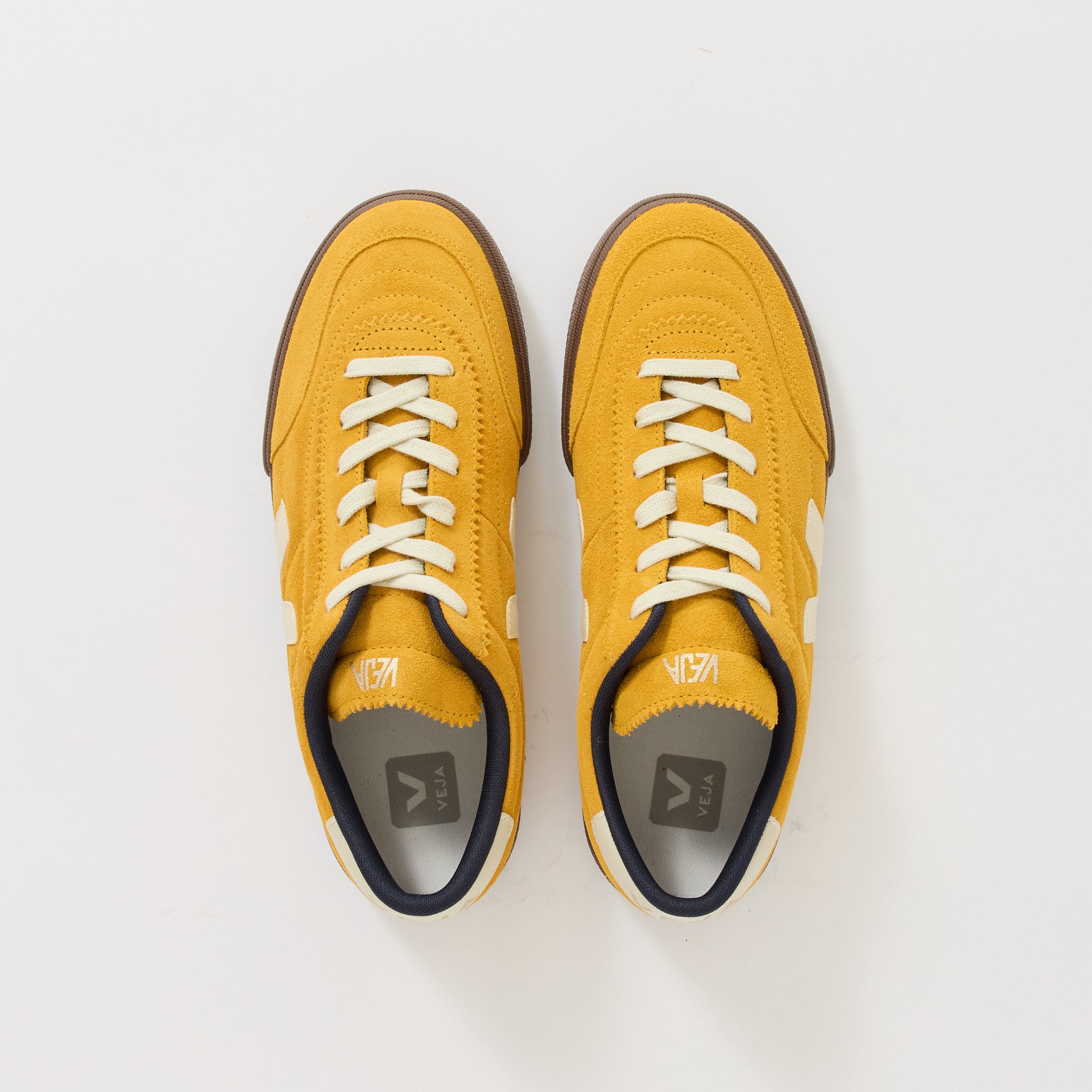 Veja | Panenka Suede Safran Pierre Bark | Maplestore