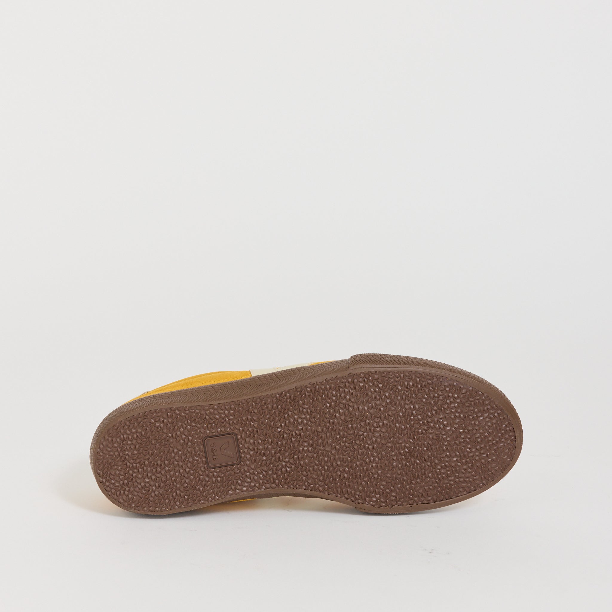 Veja | Panenka Suede Safran Pierre Bark | Maplestore