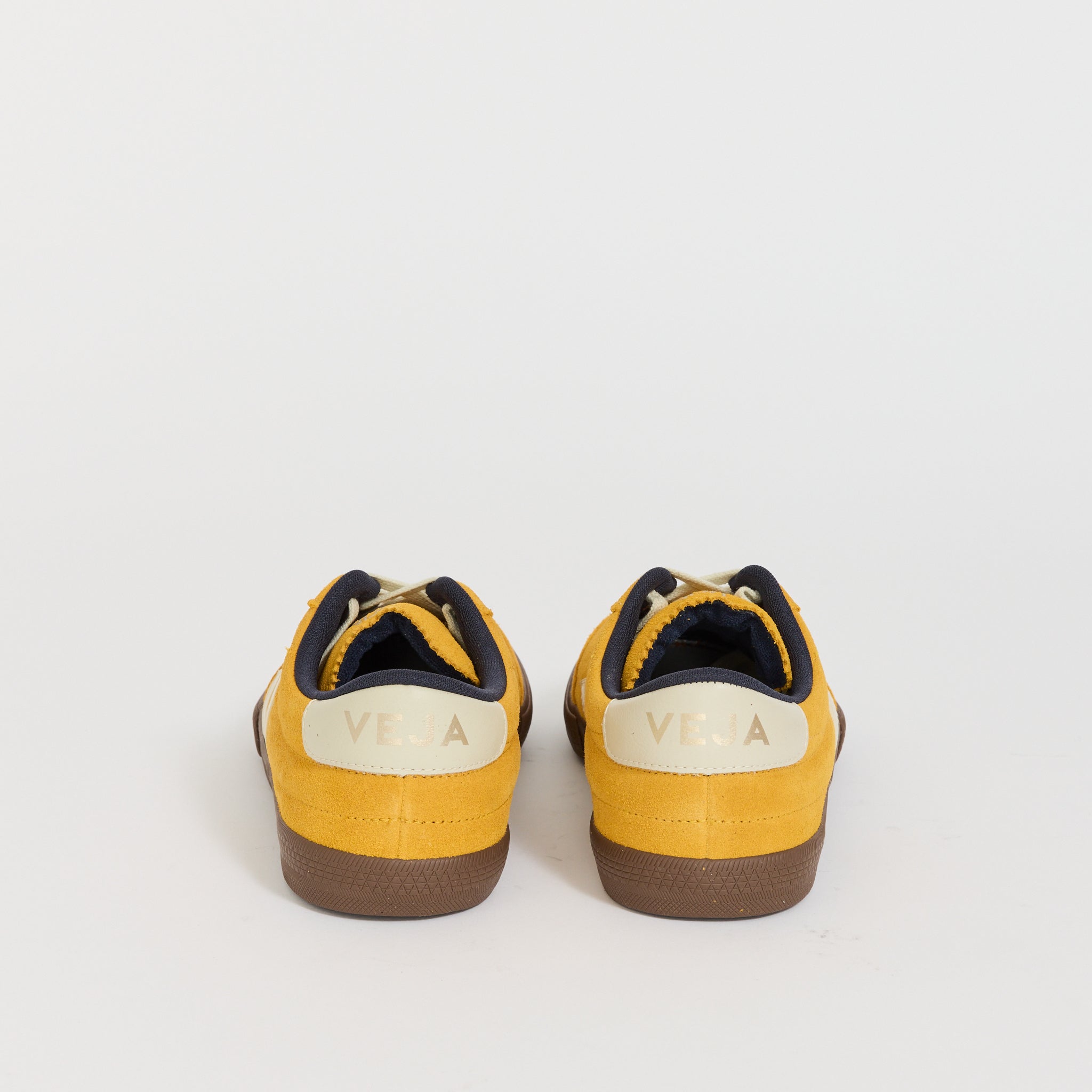 Veja | Panenka Suede Safran Pierre Bark | Maplestore