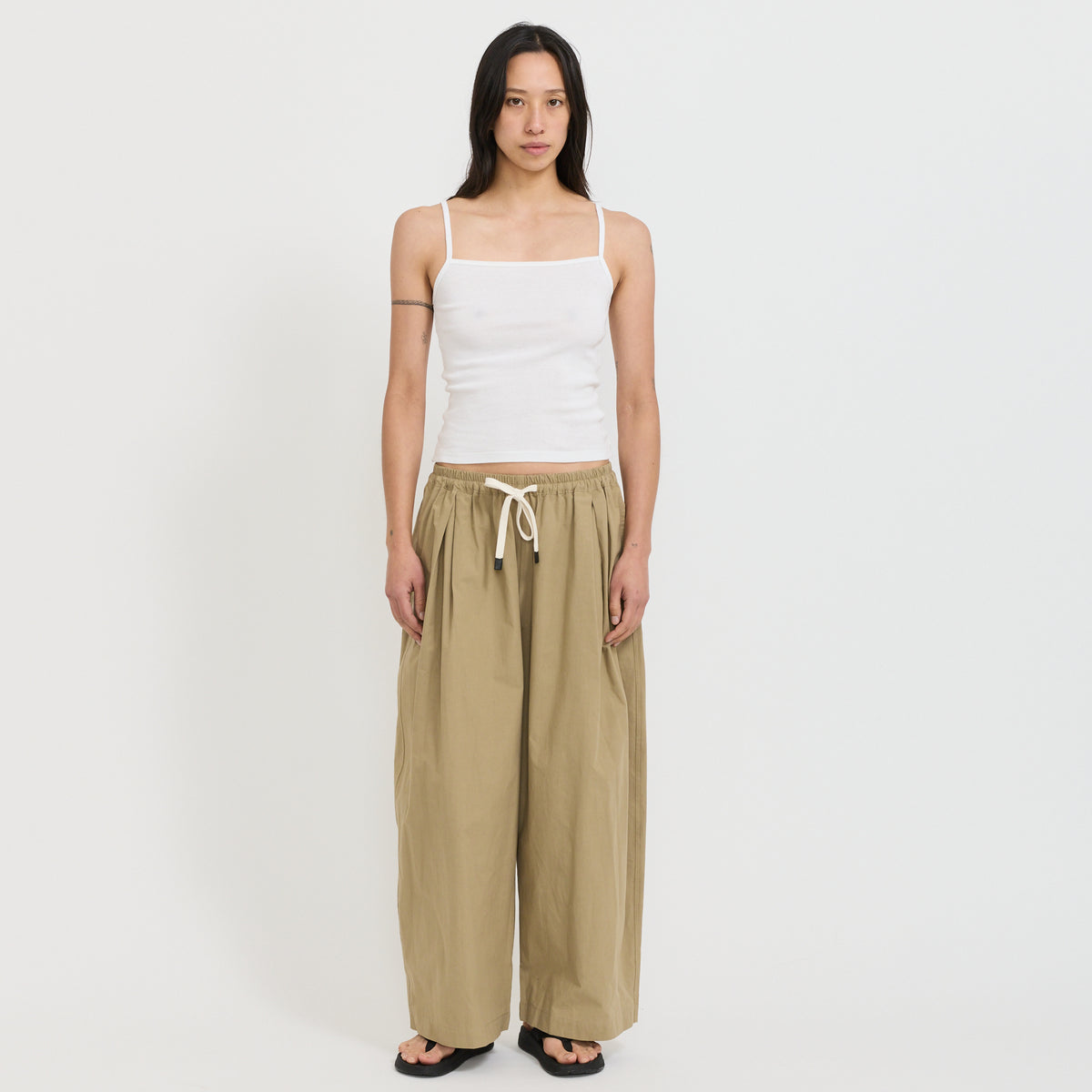 Bassike | Crushed Cotton Pleated Pant Taupe | Maplestore