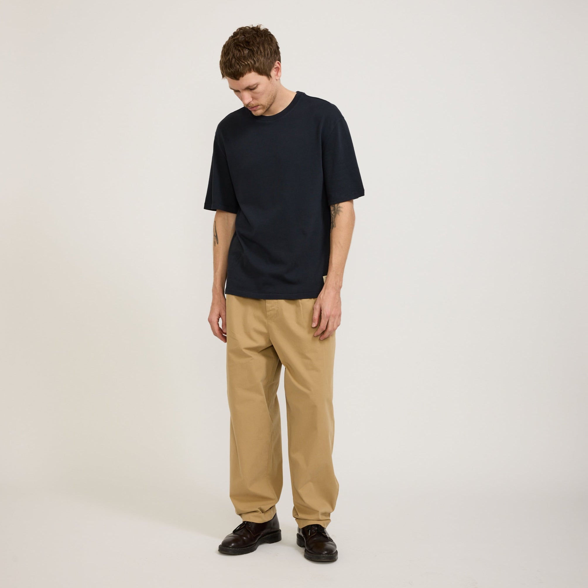 Merz B Schwanen | GOOD BASICS | Relaxed Fit Pleated Front Pants Khaki | Maplestore