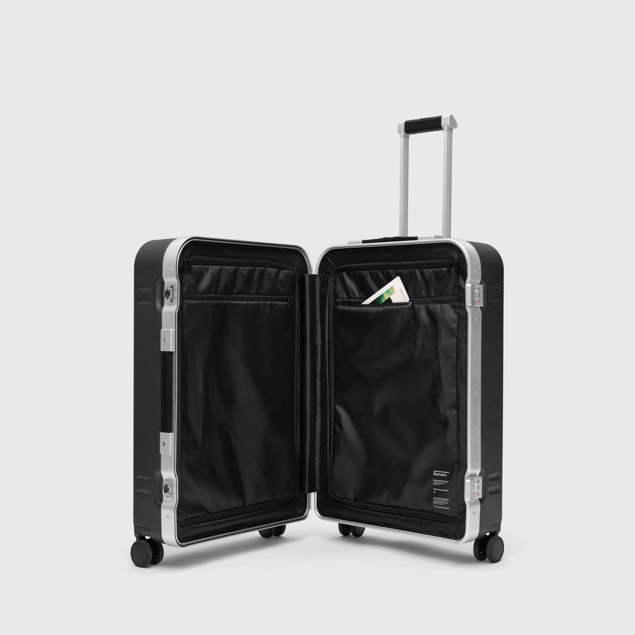 Ramverk Pro Check-In Luggage Large Silver