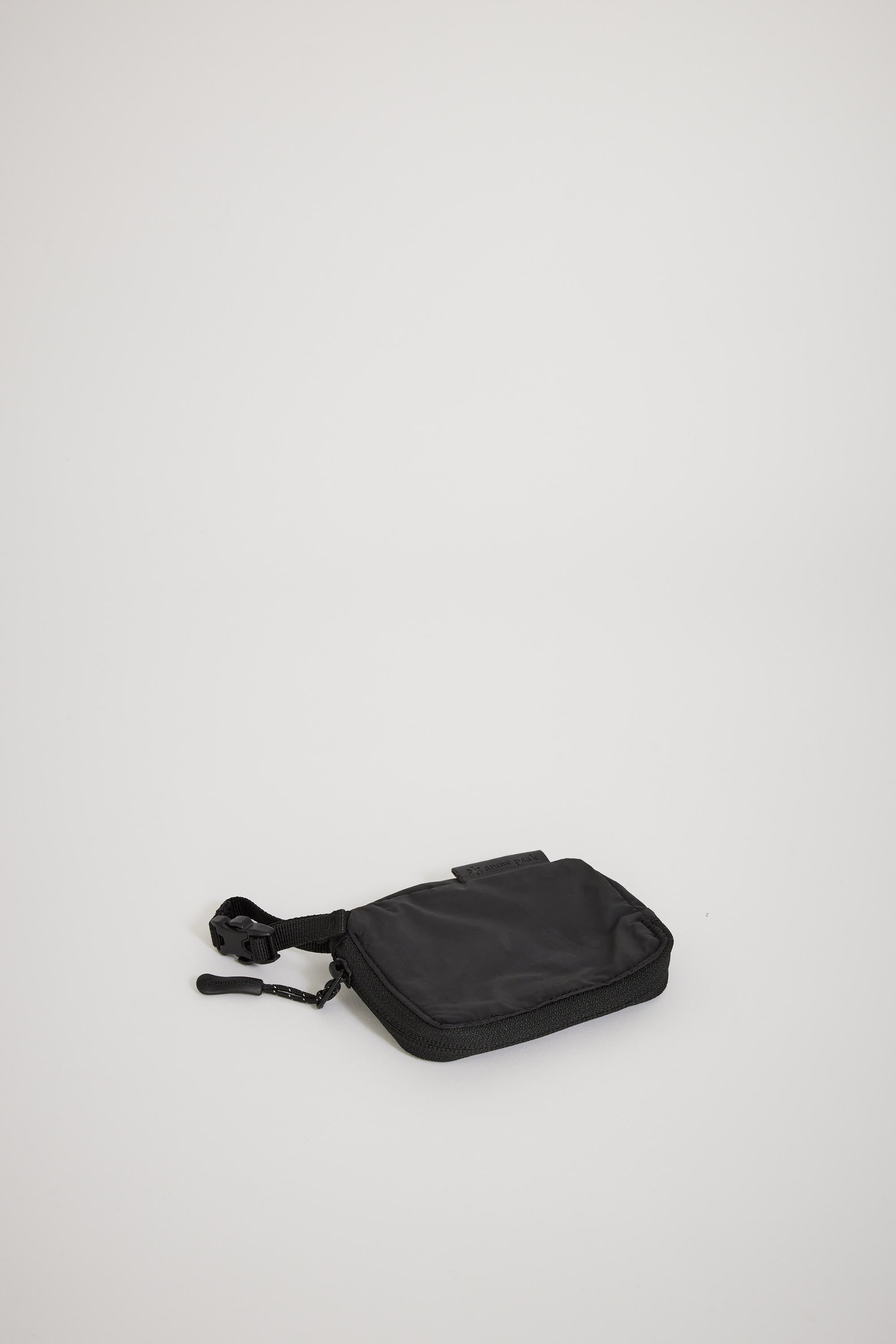 Snow Peak | Active Sling Wallet Black | Maplestore