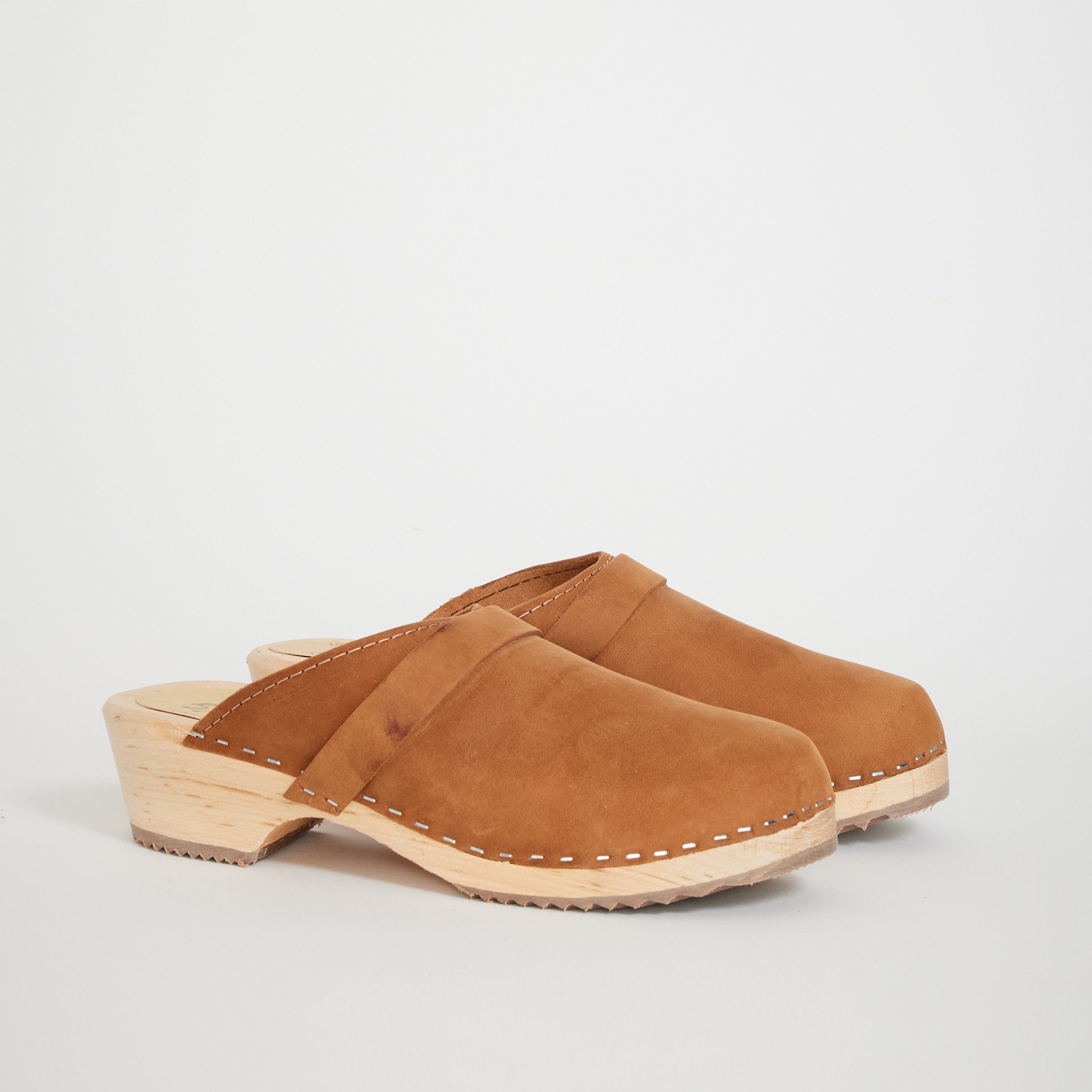 Lotta | Classic Brown Oiled Nubuck Clogs | Maplestore