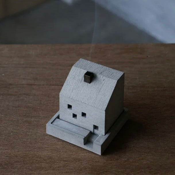 Pull Push Japan | Cottage Incense Pot Black | Maplestore