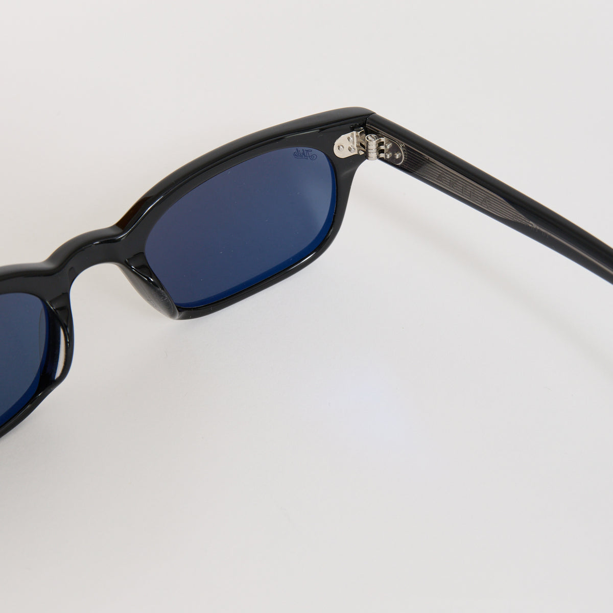 Tracer Black/Black