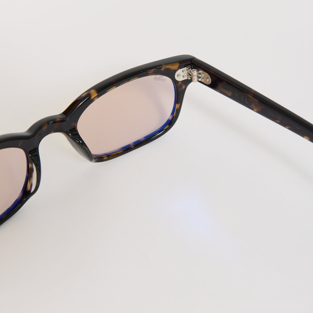 Tracer Dark Speckle Tortoise/Tan