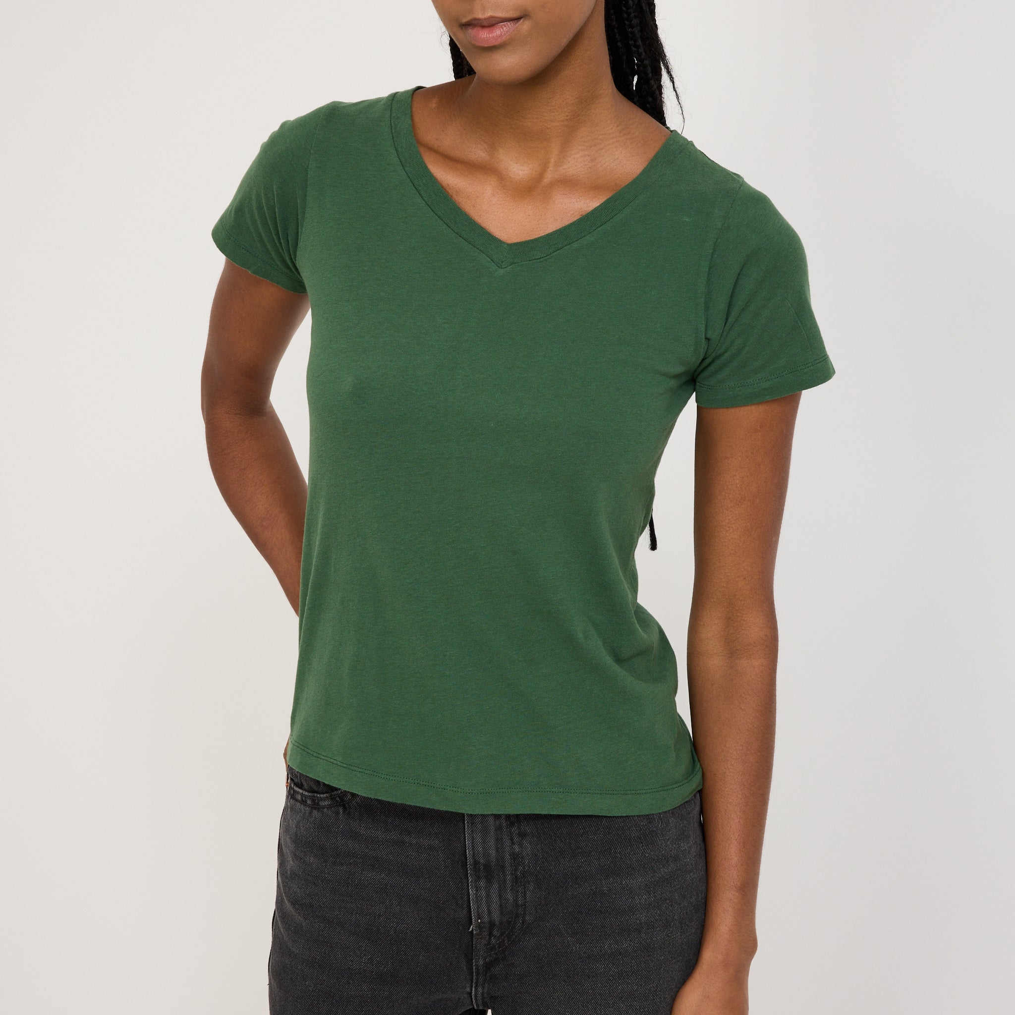 American Vintage | Gamipy V Neck T-Shirt Basil | Maplestore