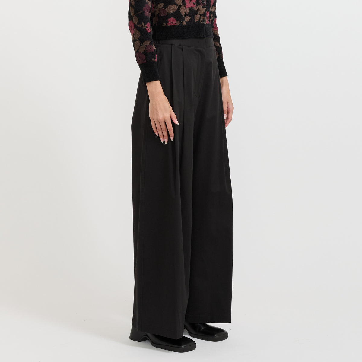 Two Tuck Wide Banding Pants Black