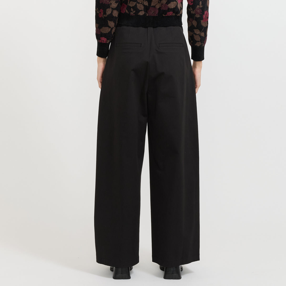 Two Tuck Wide Banding Pants Black