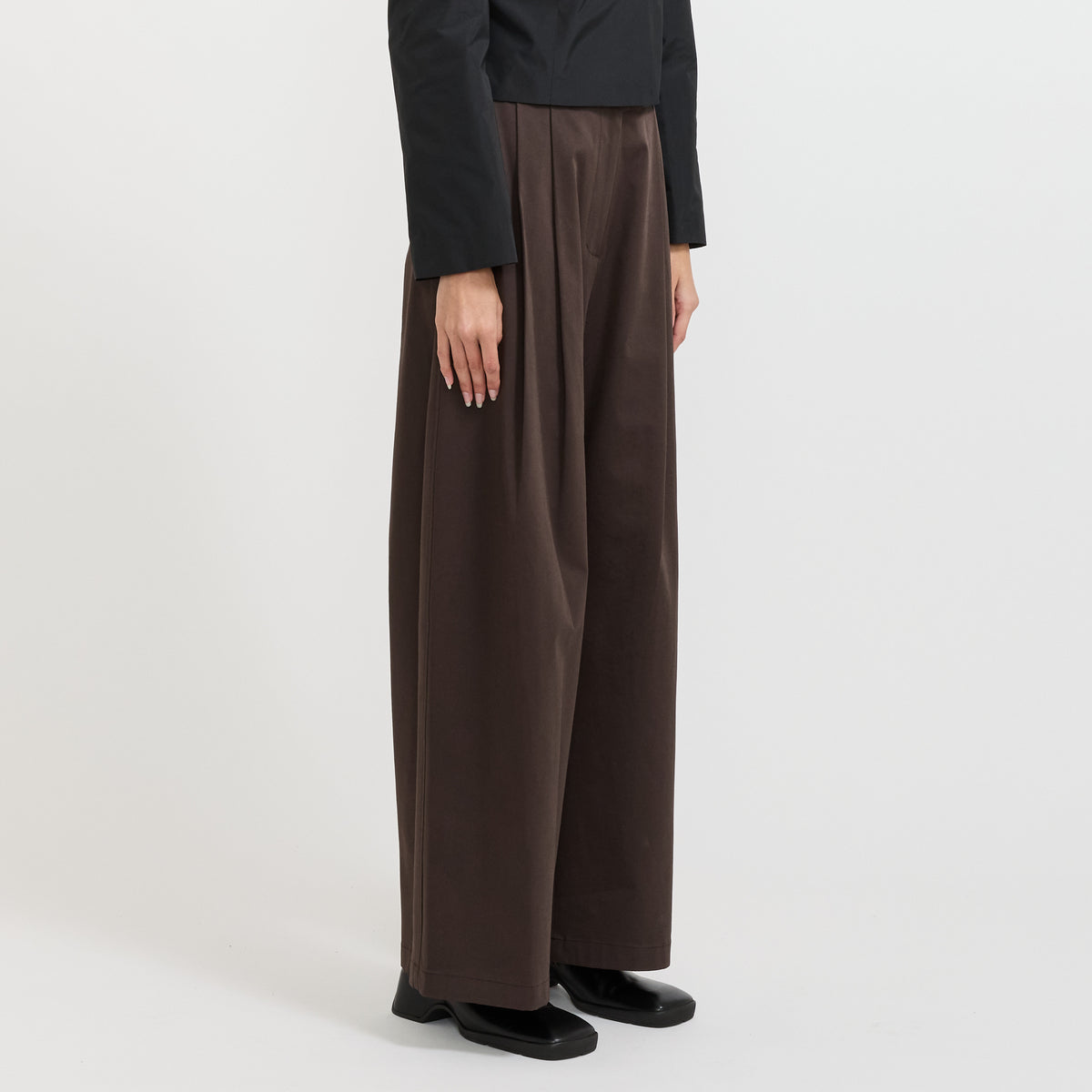 Two Tuck Wide Banding Pants Brown