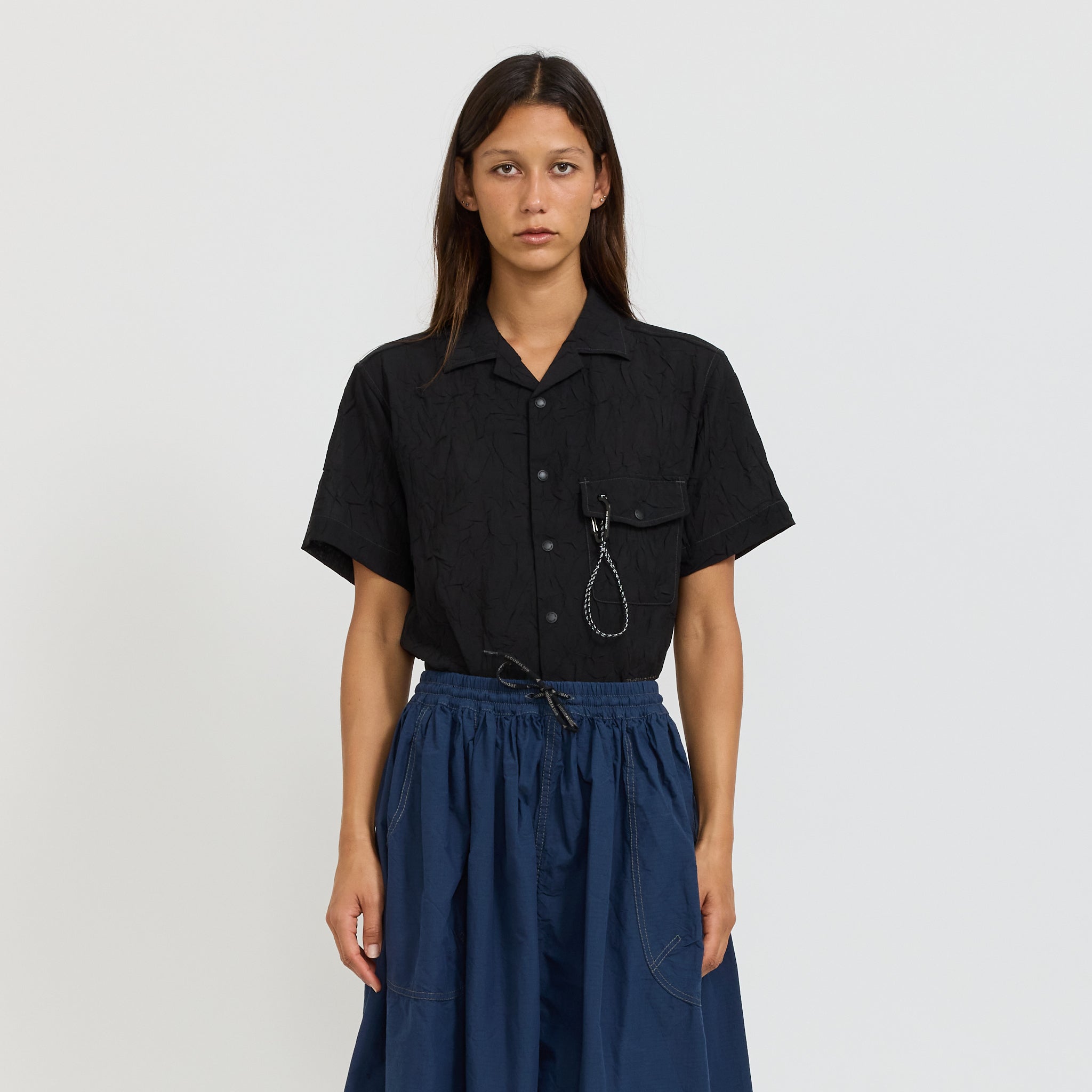 And Wander | Washer Pleated Open SS Shirt Black | Maplestore