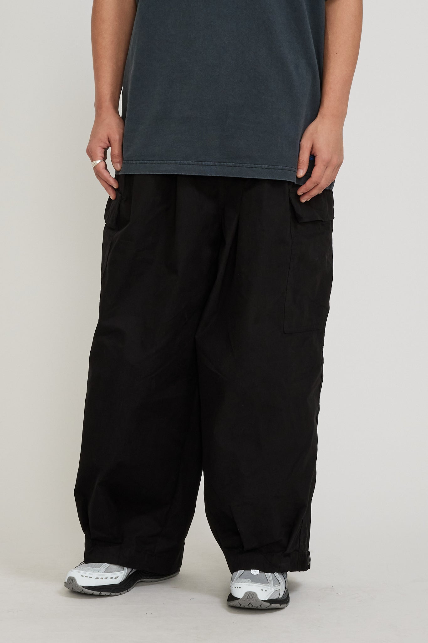 Anglan | Field Vijo Balloon Pants Black | Maplestore