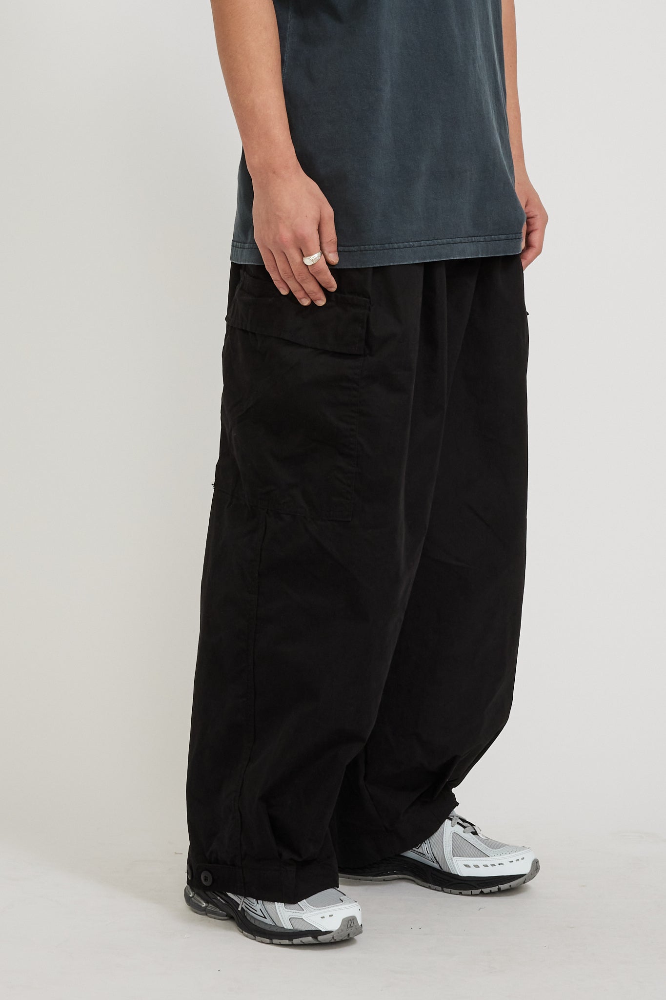 Anglan | Field Vijo Balloon Pants Black | Maplestore