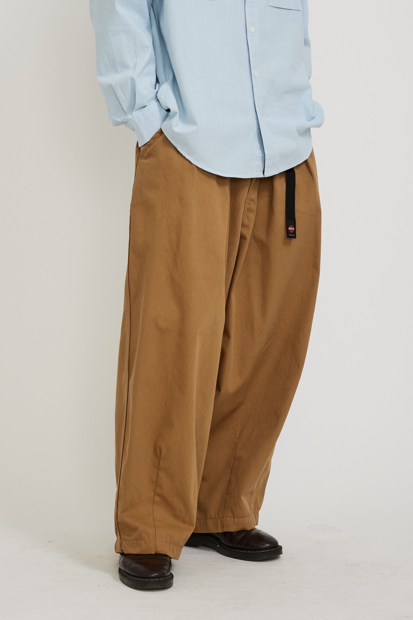 Anglan | Twill Cotton Belt Balloon Pants Beige | Maplestore