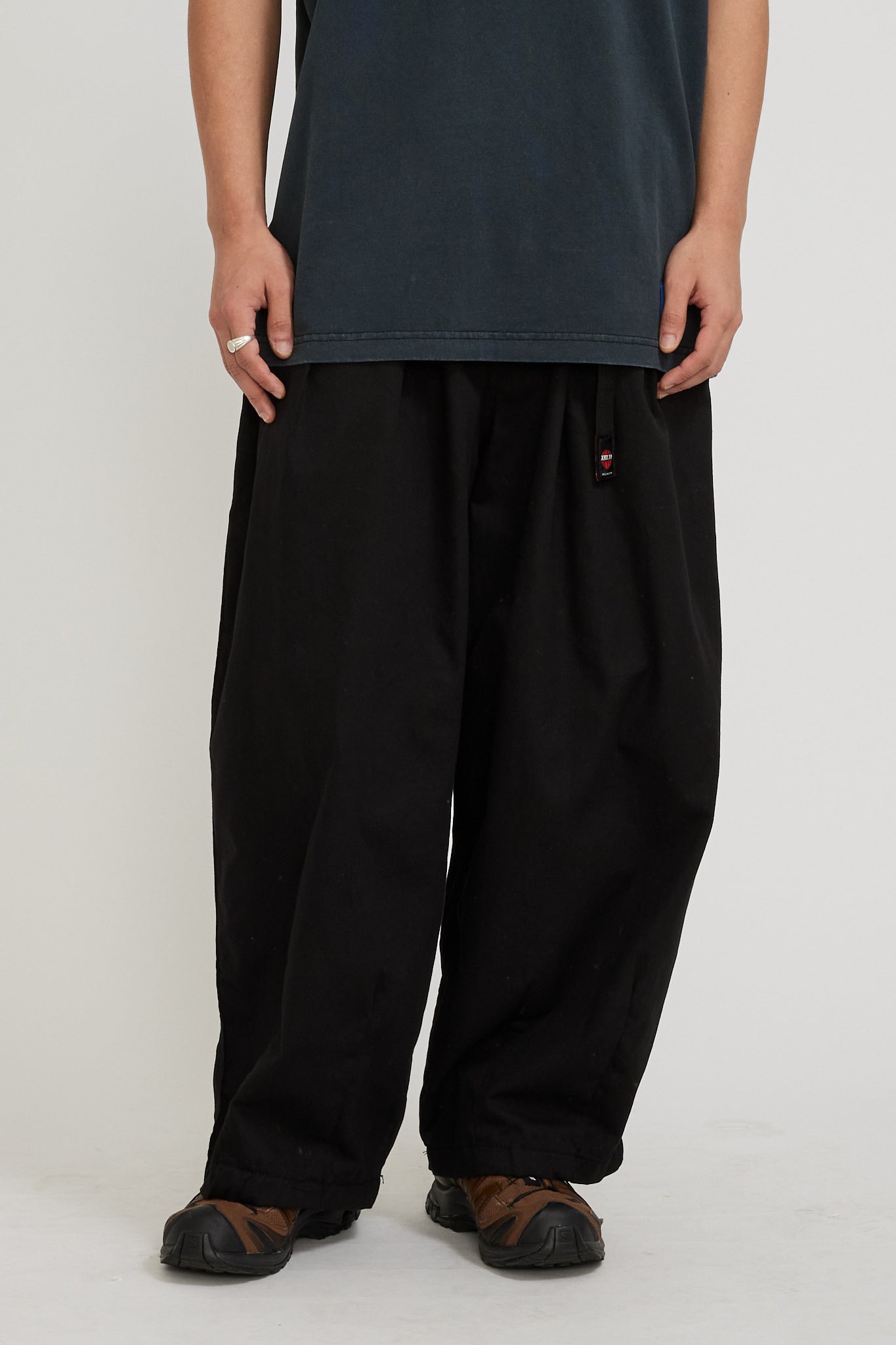 Anglan | Twill Cotton Belt Balloon Pants Black | Maplestore