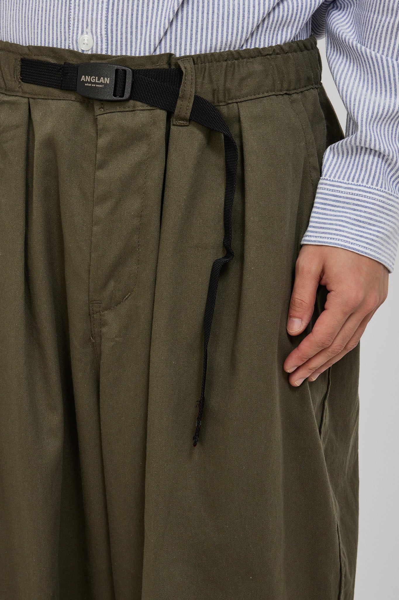 Anglan | Twill Cotton Belt Balloon Pants Khaki | Maplestore