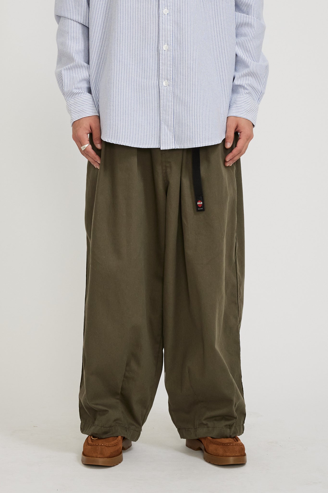 Anglan | Twill Cotton Belt Balloon Pants Khaki | Maplestore