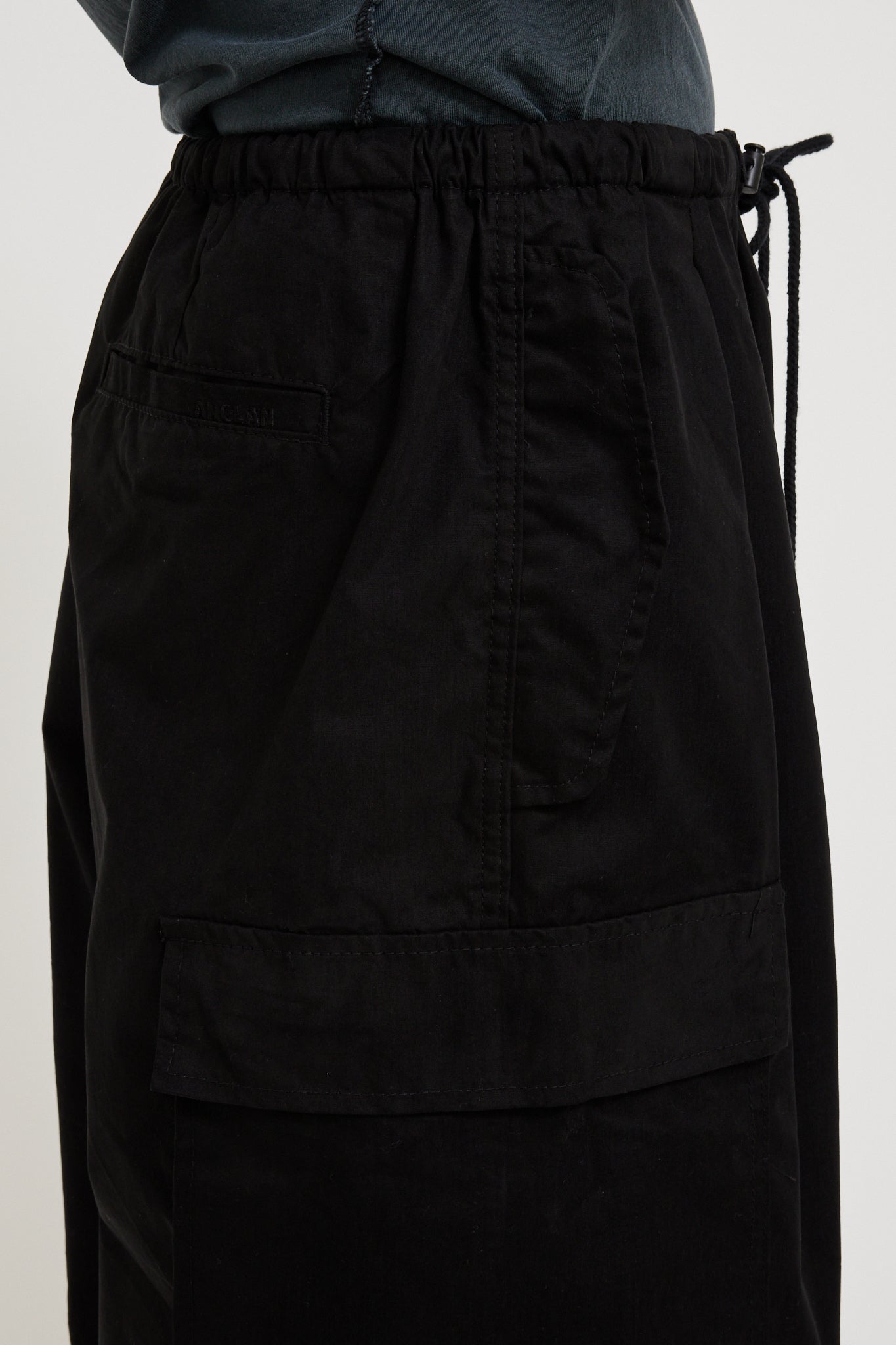 Anglan | Womens Field Vijo Balloon Pants Black | Maplestore