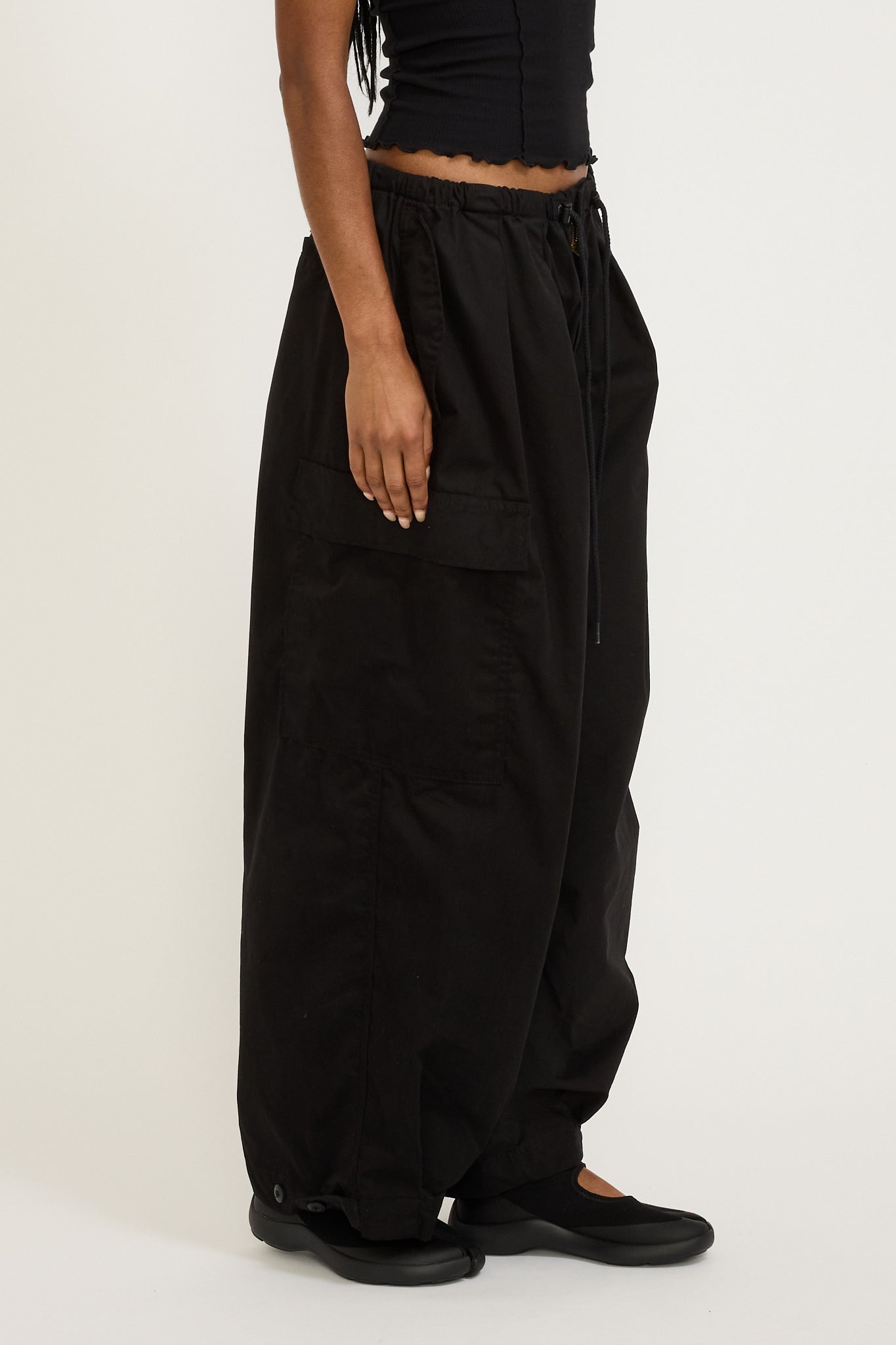 Anglan | Womens Field Vijo Balloon Pants Black | Maplestore