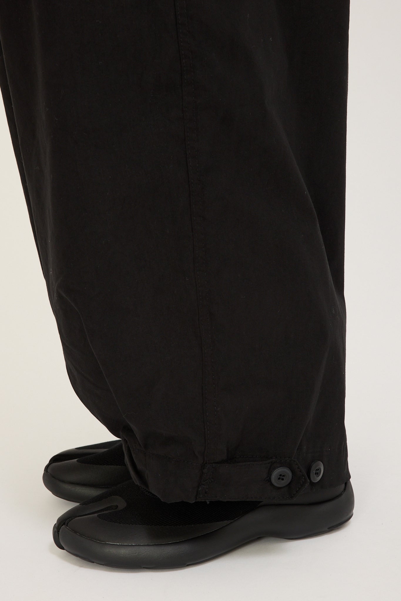 Anglan | Womens Field Vijo Balloon Pants Black | Maplestore